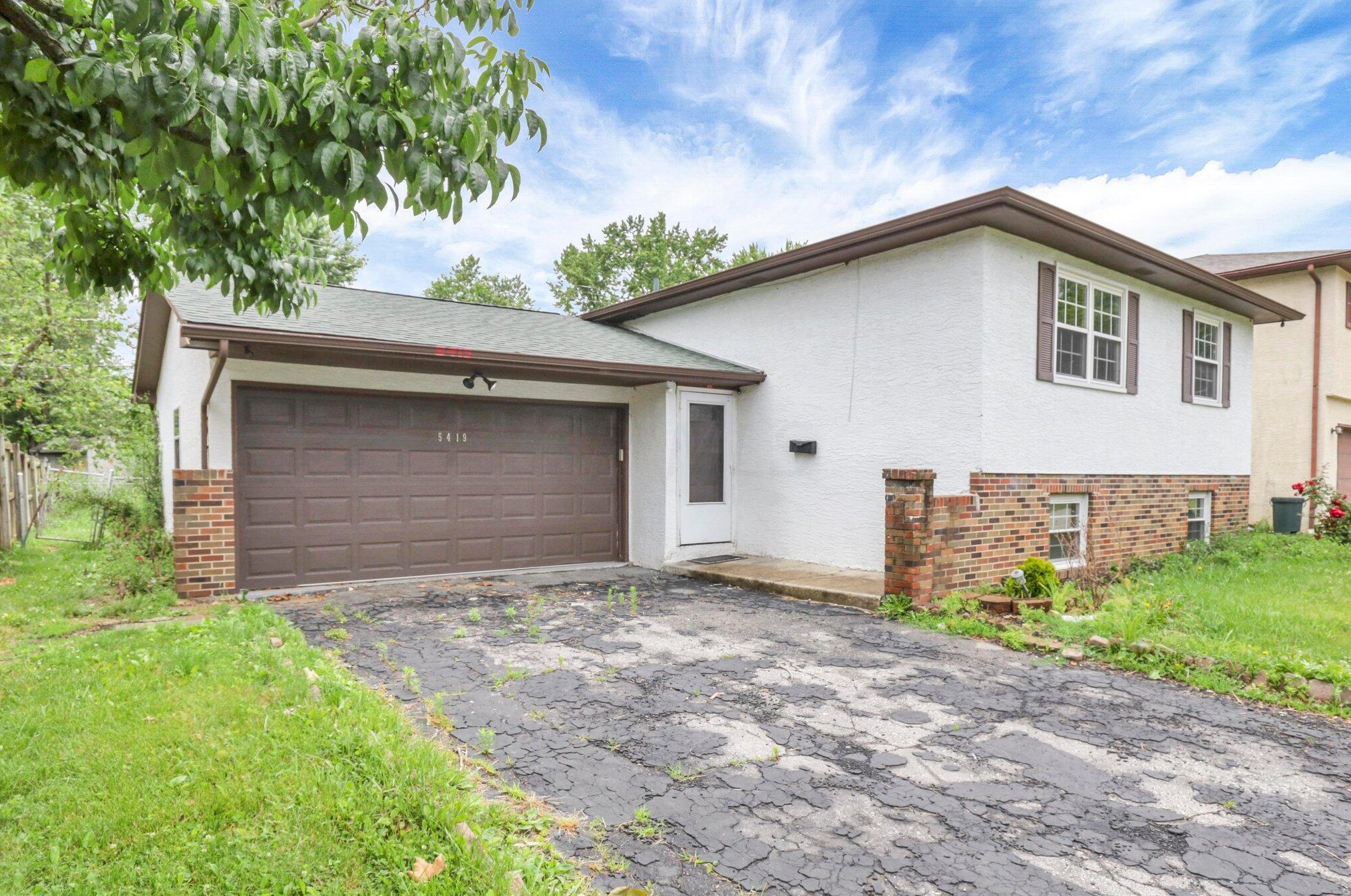 5419 Aqua St, Columbus OH  43229-3915 exterior