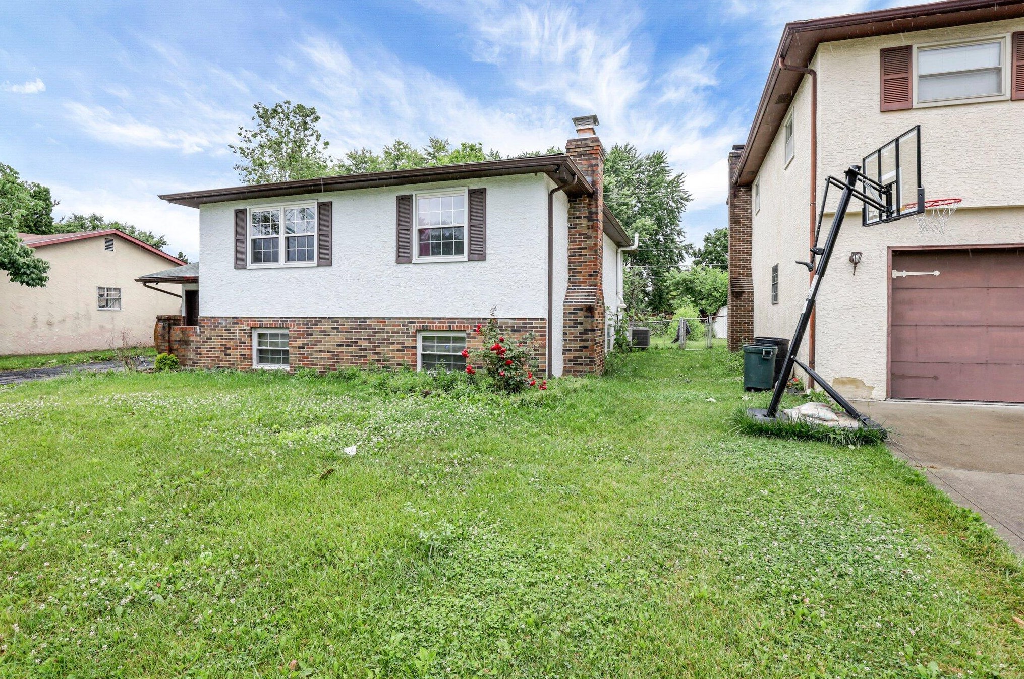 5419 Aqua St, Columbus OH  43229-3915 exterior