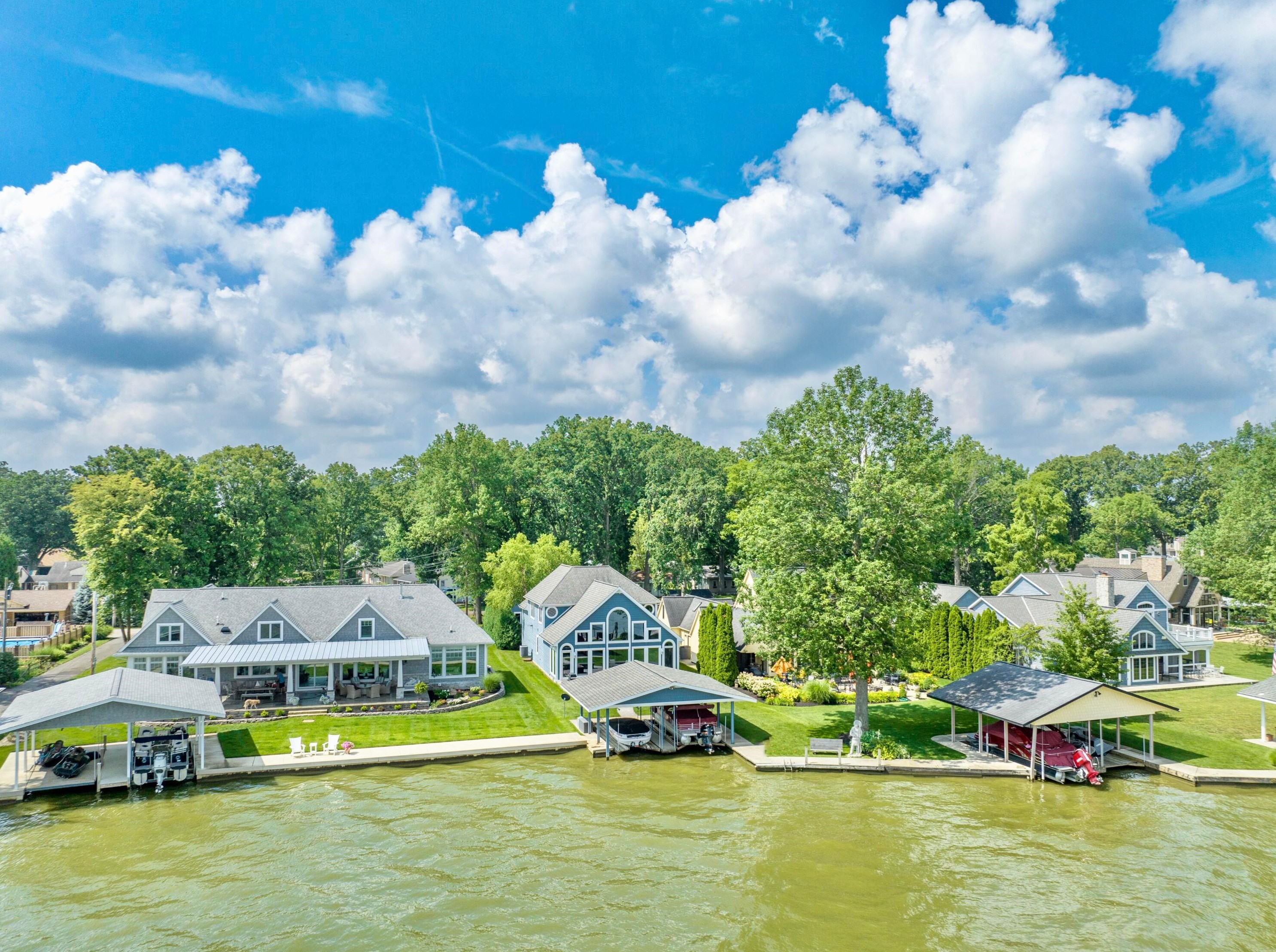 9400 Lakeshore E Dr, Huntsville, OH 43324