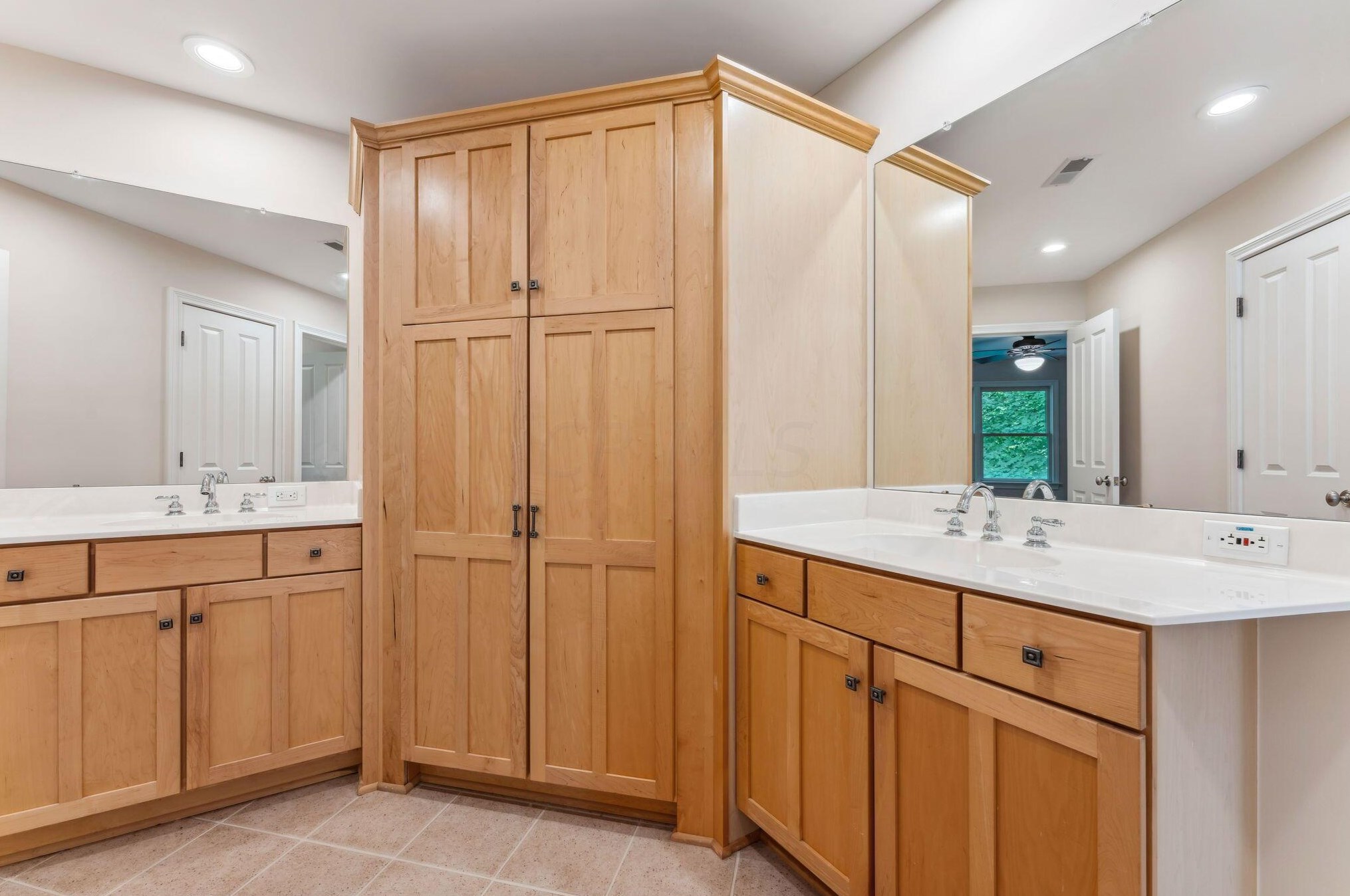 2781 Edgewood Rd, Columbus OH 43220-4517 exterior