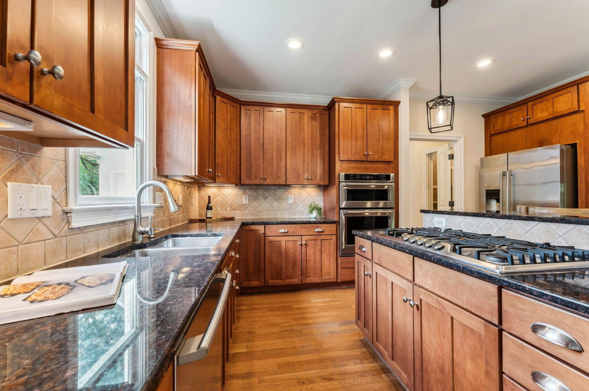 2781 Edgewood Rd, Columbus OH 43220-4517 exterior