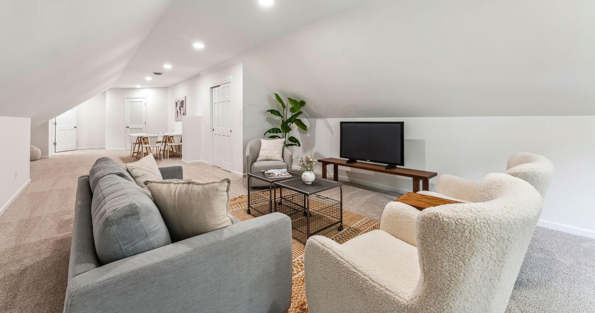 2781 Edgewood Rd, Columbus OH 43220-4517 exterior