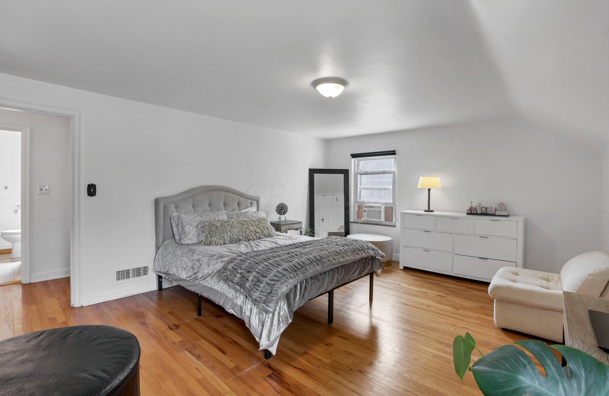 80 Edgevale Rd, Columbus OH 43221-1215 exterior