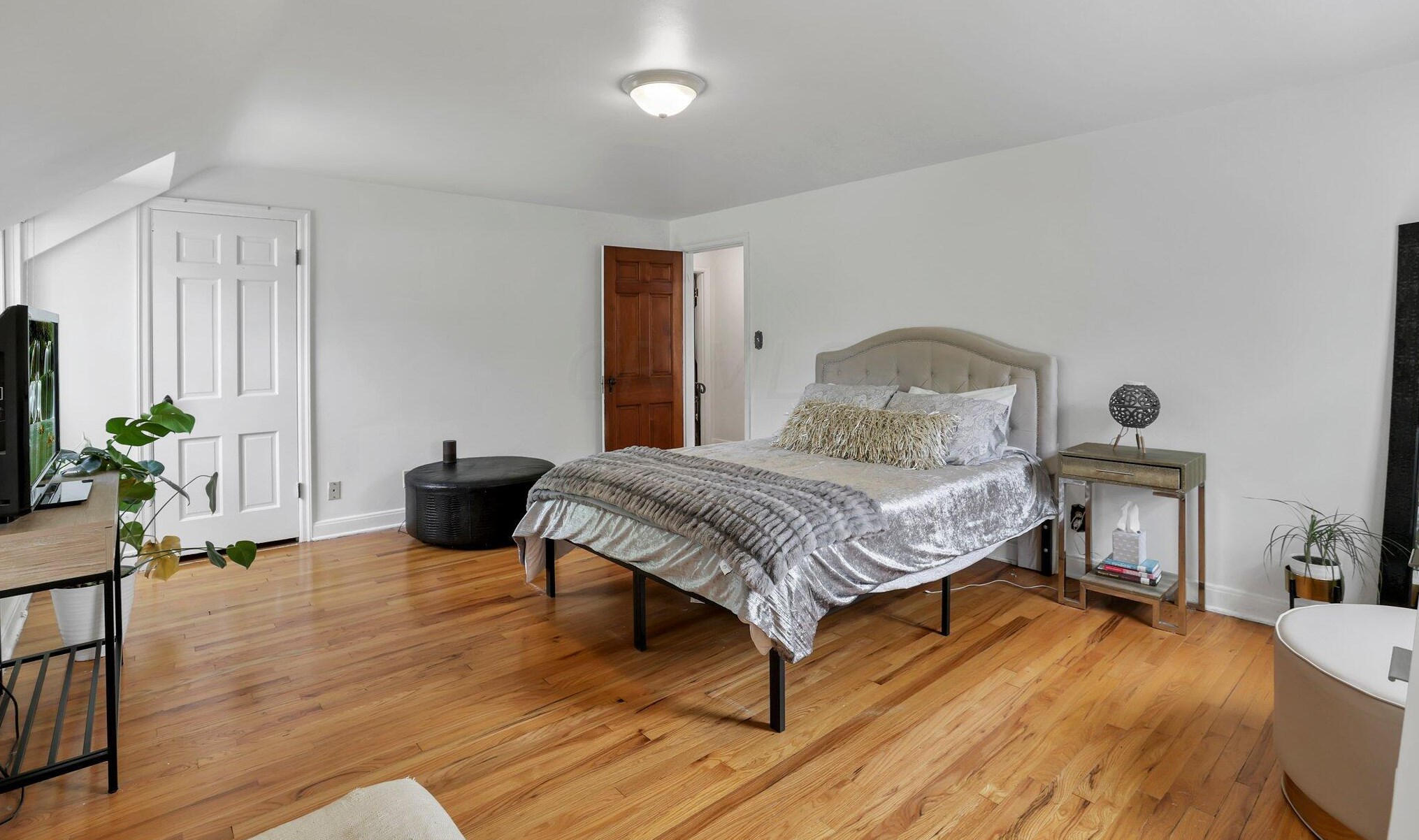 80 Edgevale Rd, Columbus OH 43221-1215 exterior