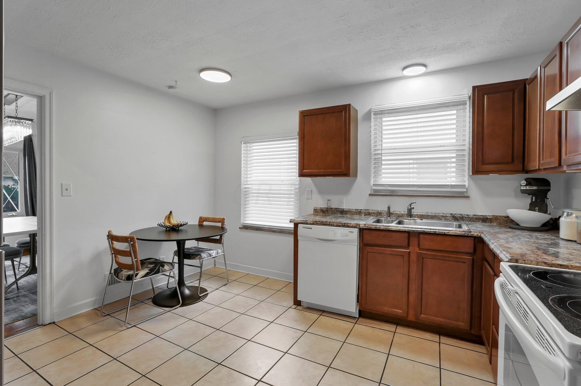 80 Edgevale Rd, Columbus OH 43221-1215 exterior