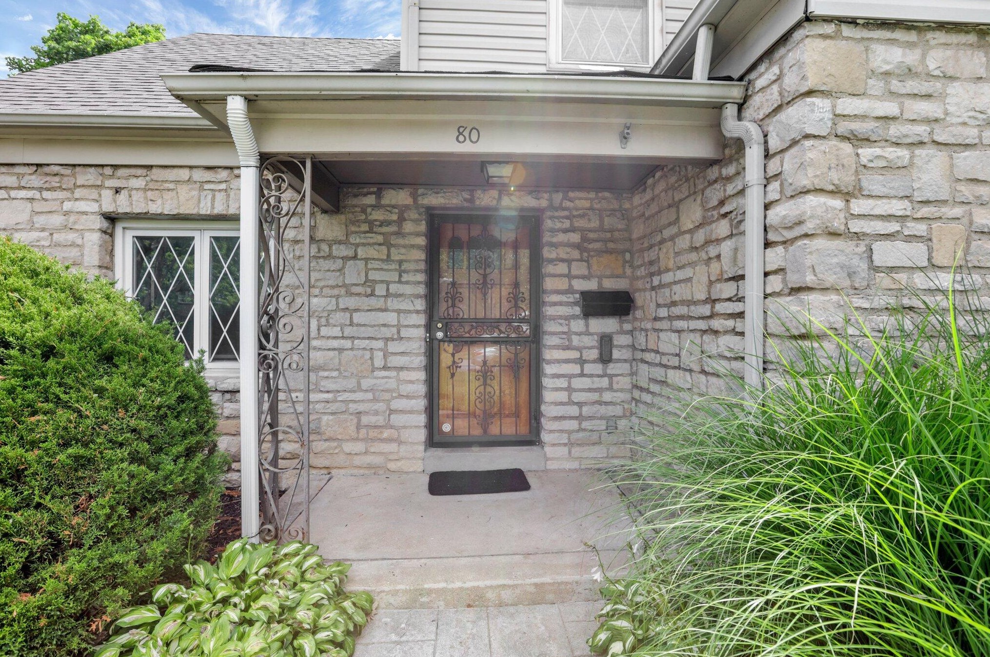 80 Edgevale Rd, Columbus OH 43221-1215 exterior