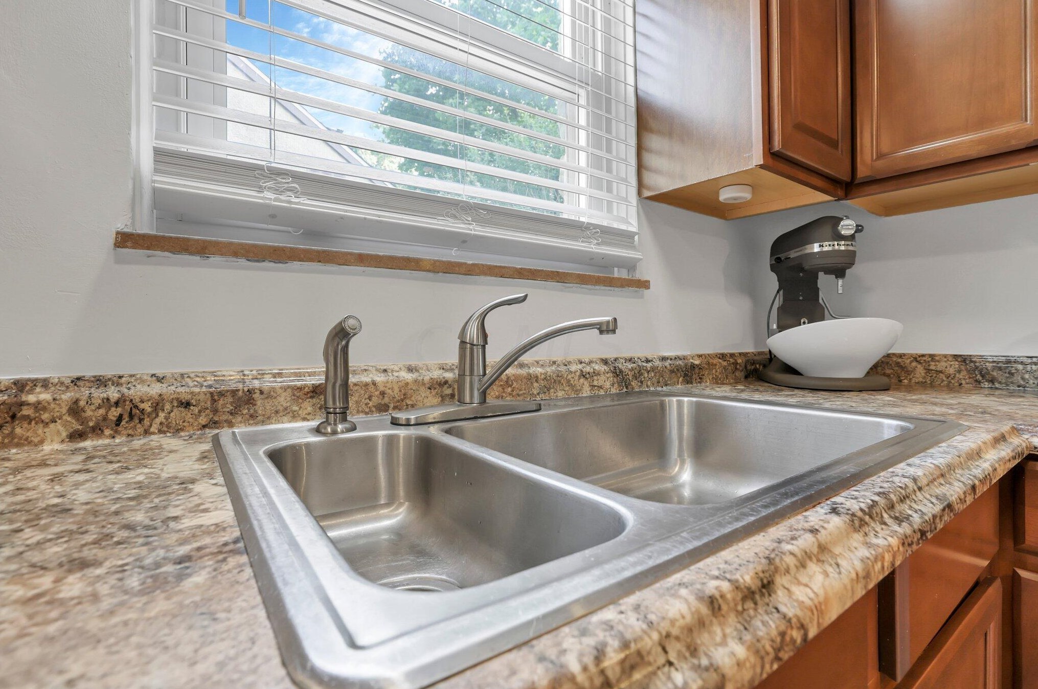 80 Edgevale Rd, Columbus OH 43221-1215 exterior