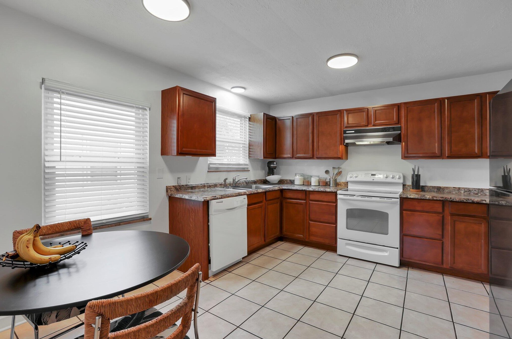 80 Edgevale Rd, Columbus OH 43221-1215 exterior