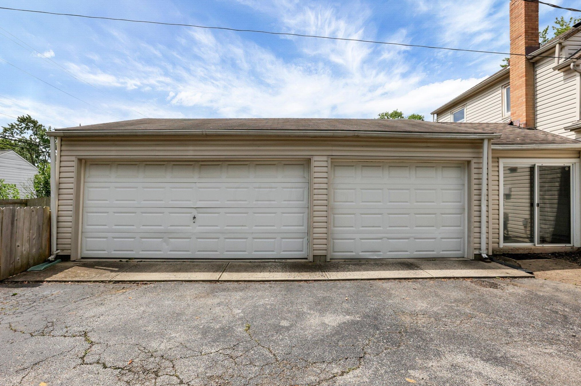 80 Edgevale Rd, Columbus OH 43221-1215 exterior