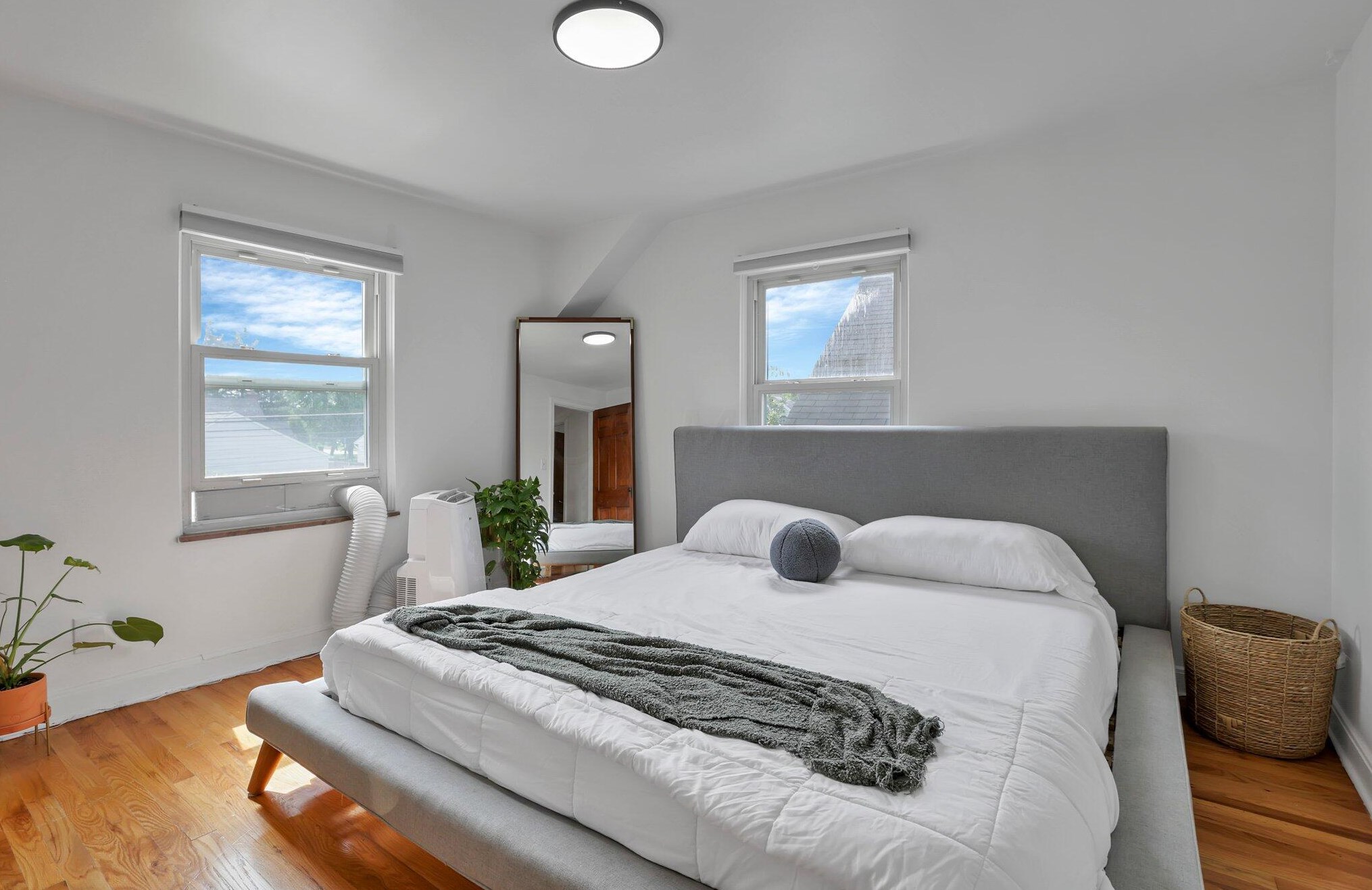 80 Edgevale Rd, Columbus OH 43221-1215 exterior