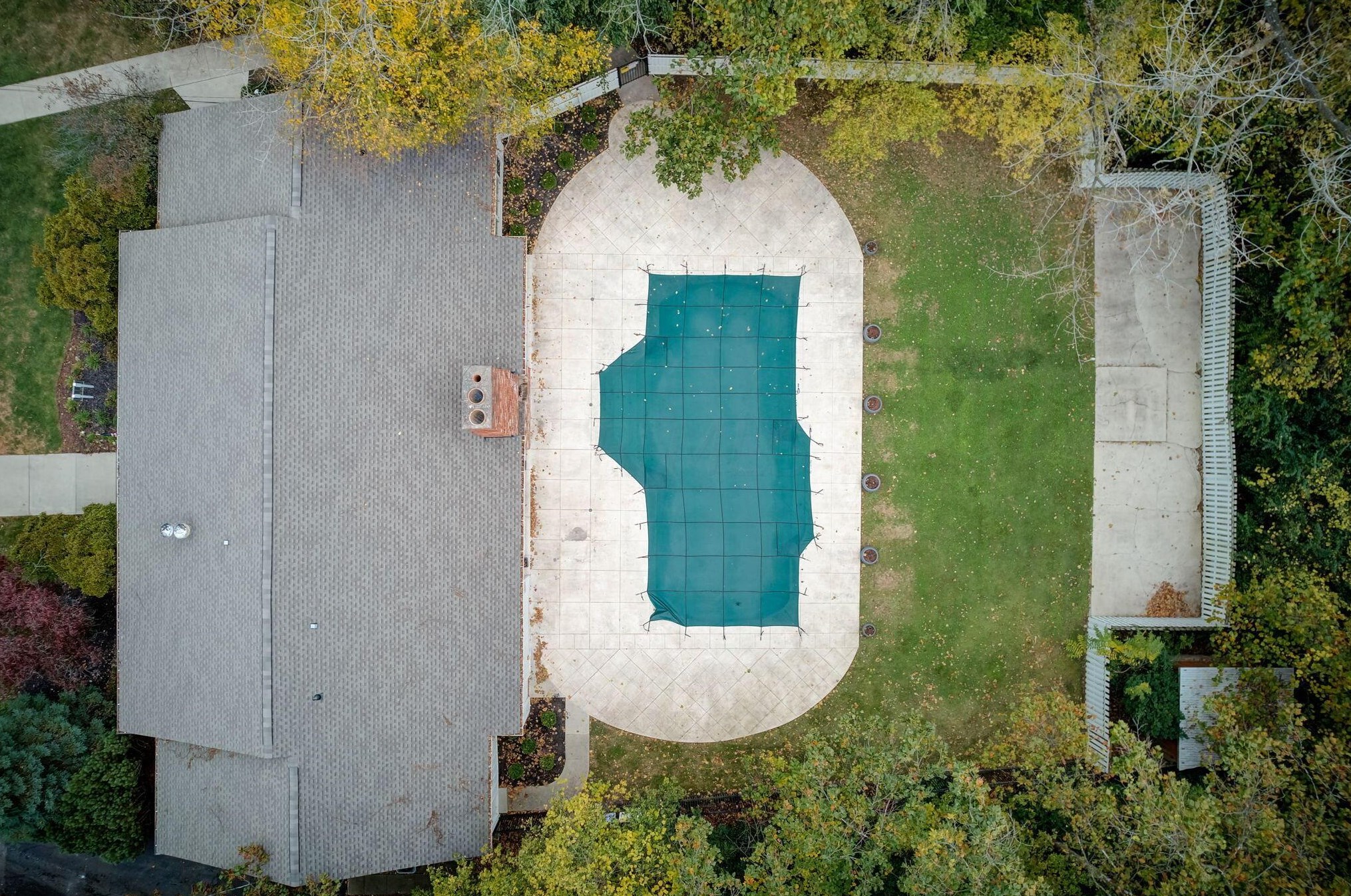 2585 Olde Hill Ct, Columbus OH  43221-3678 exterior