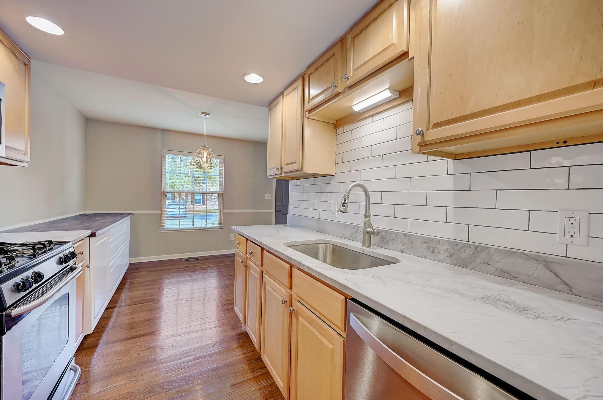 2585 Olde Hill Ct, Columbus OH  43221-3678 exterior