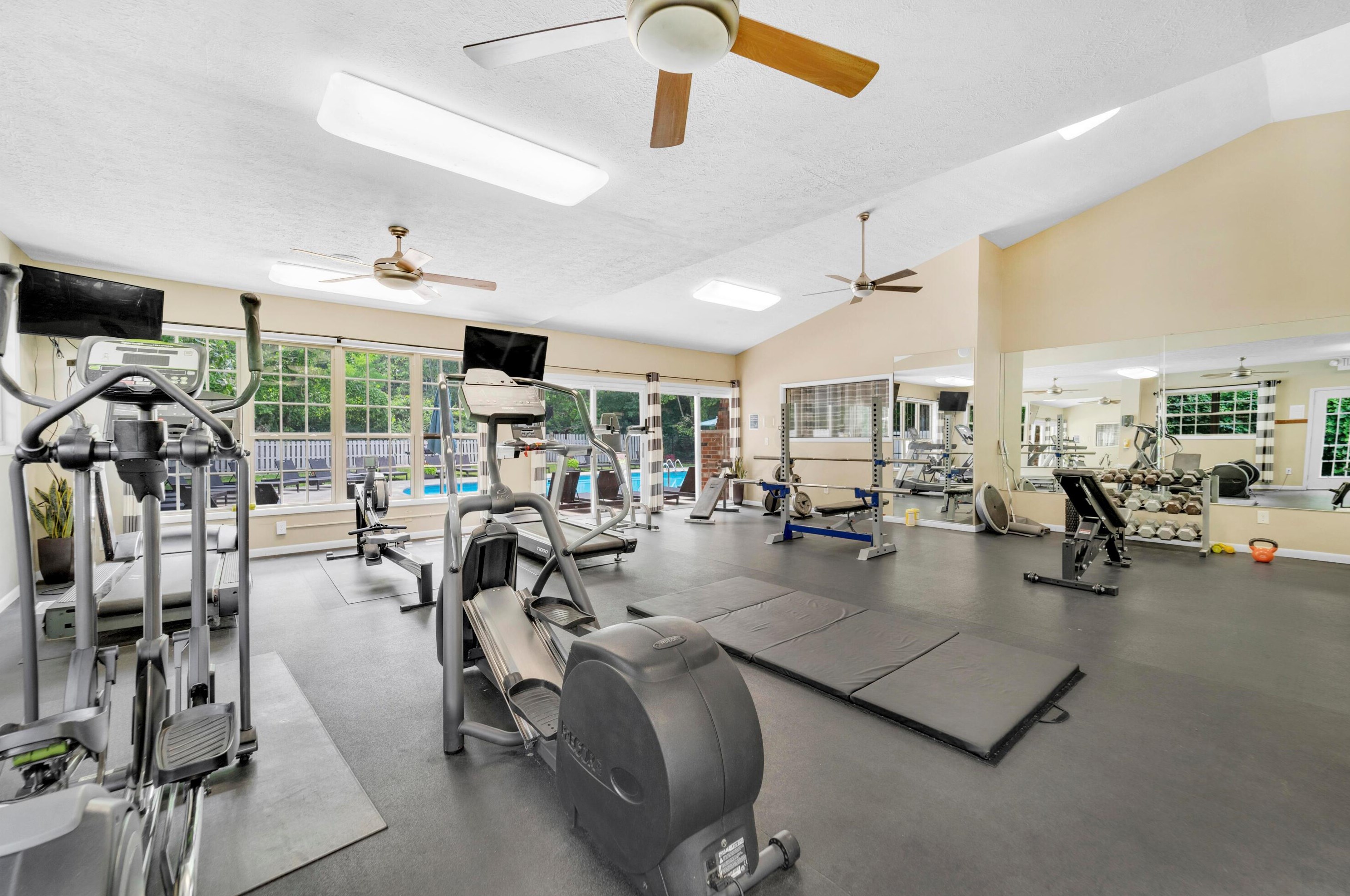 2585 Olde Hill Ct, Columbus OH  43221-3678 exterior