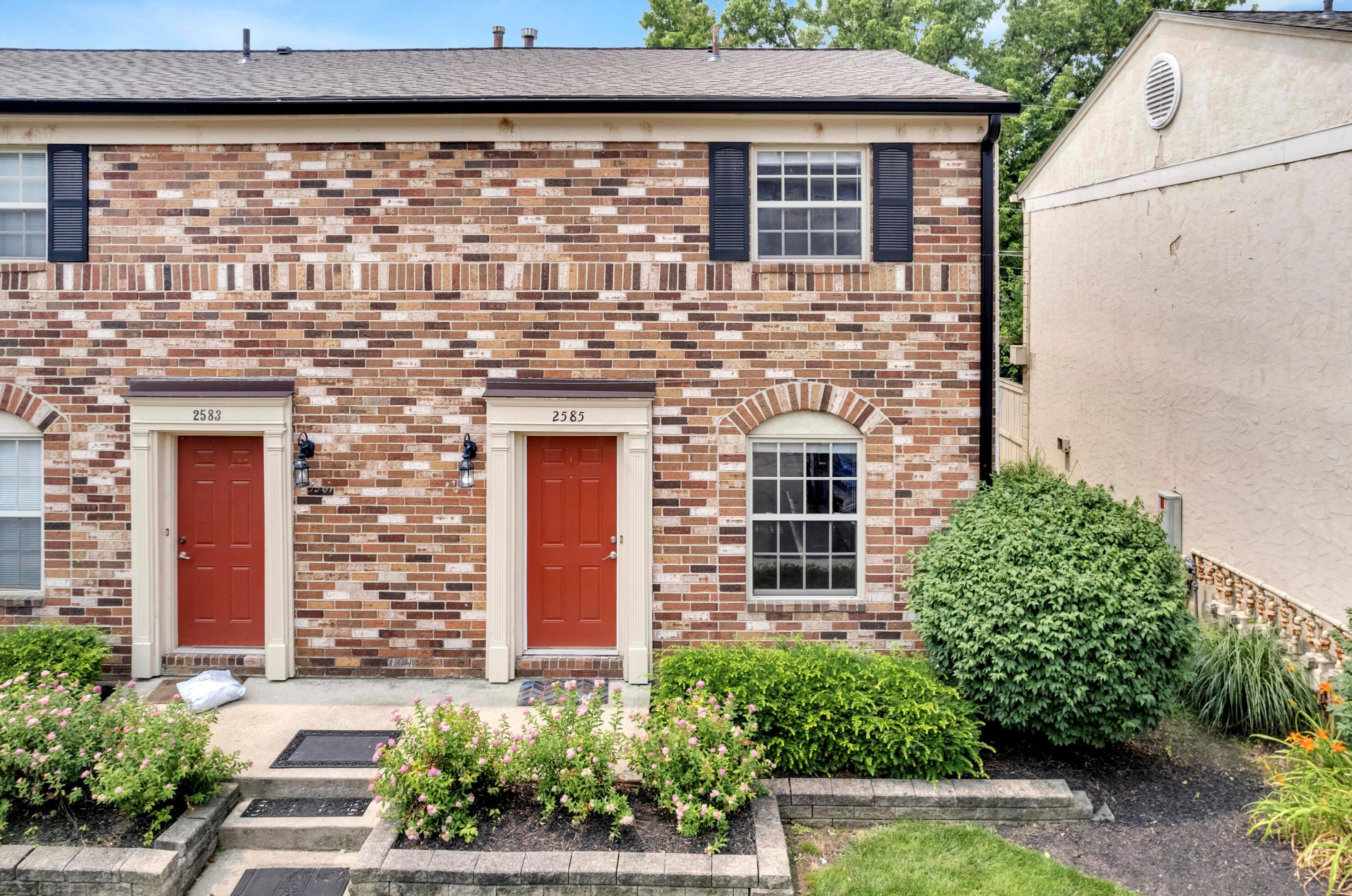 2585 Olde Hill Ct, Columbus OH  43221-3678 exterior