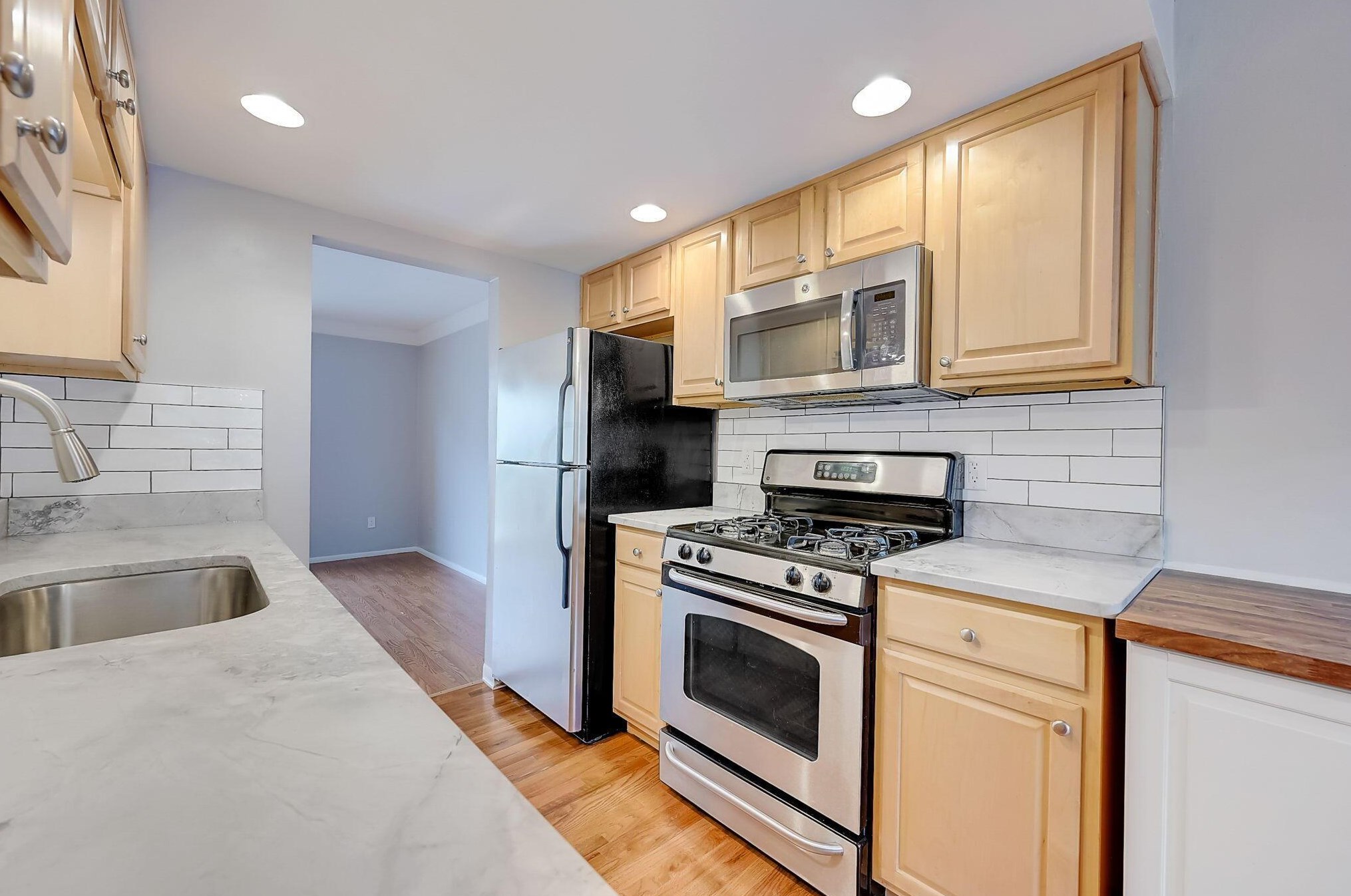 2585 Olde Hill Ct, Columbus OH  43221-3678 exterior