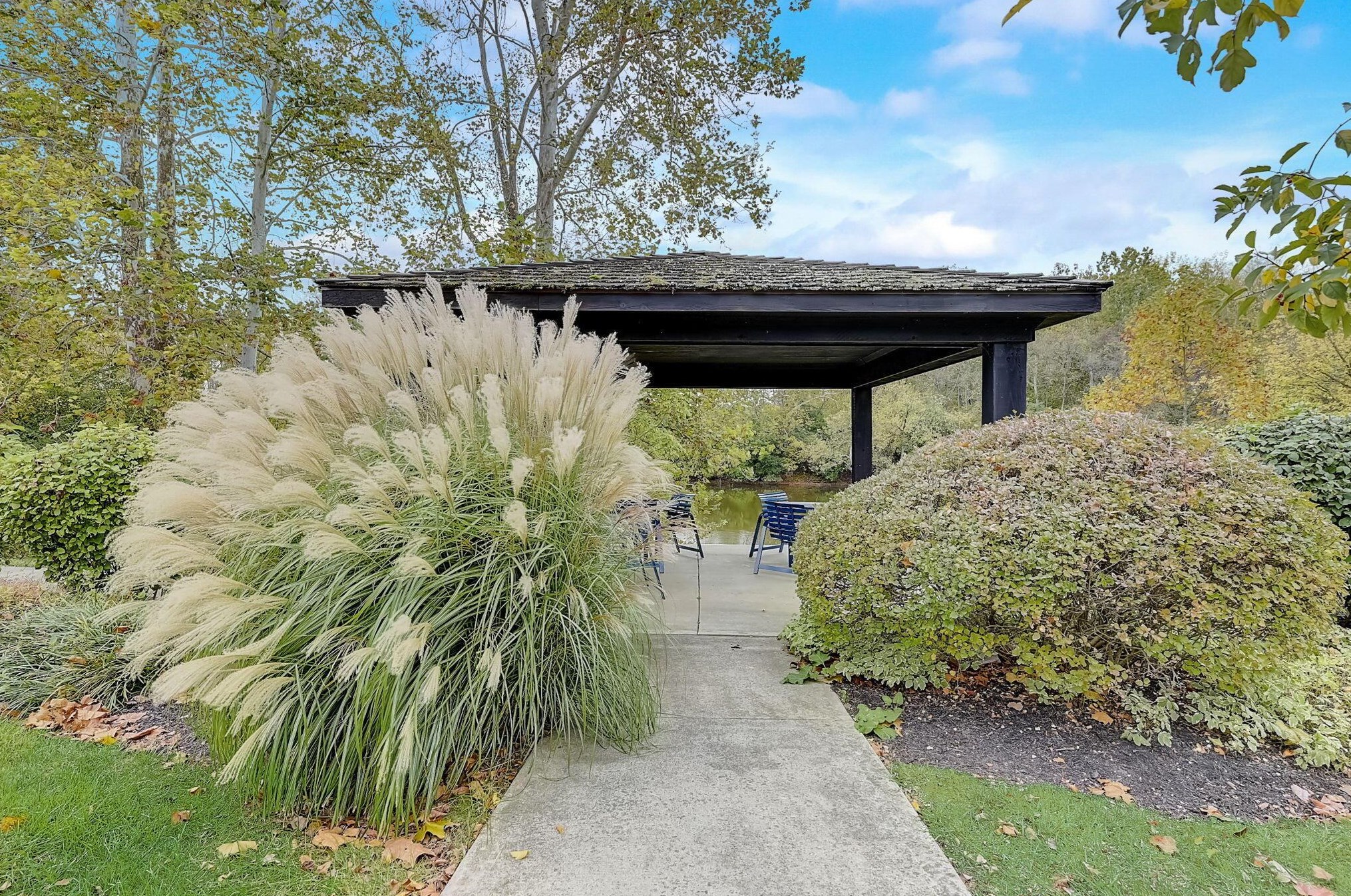 2585 Olde Hill Ct, Columbus OH  43221-3678 exterior