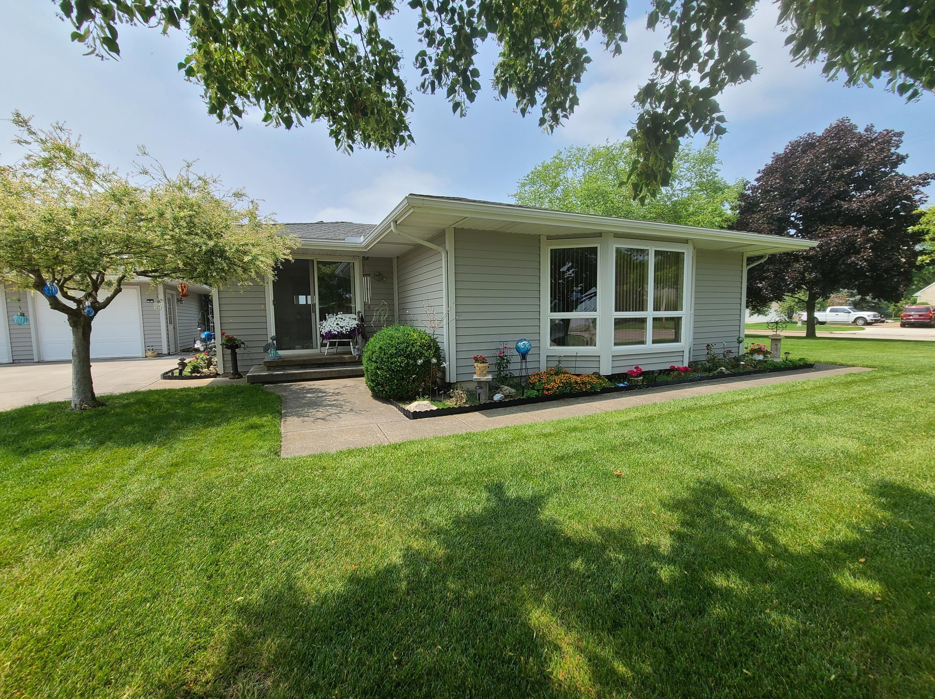 124 11th St, Port Clinton, OH 43452-2442