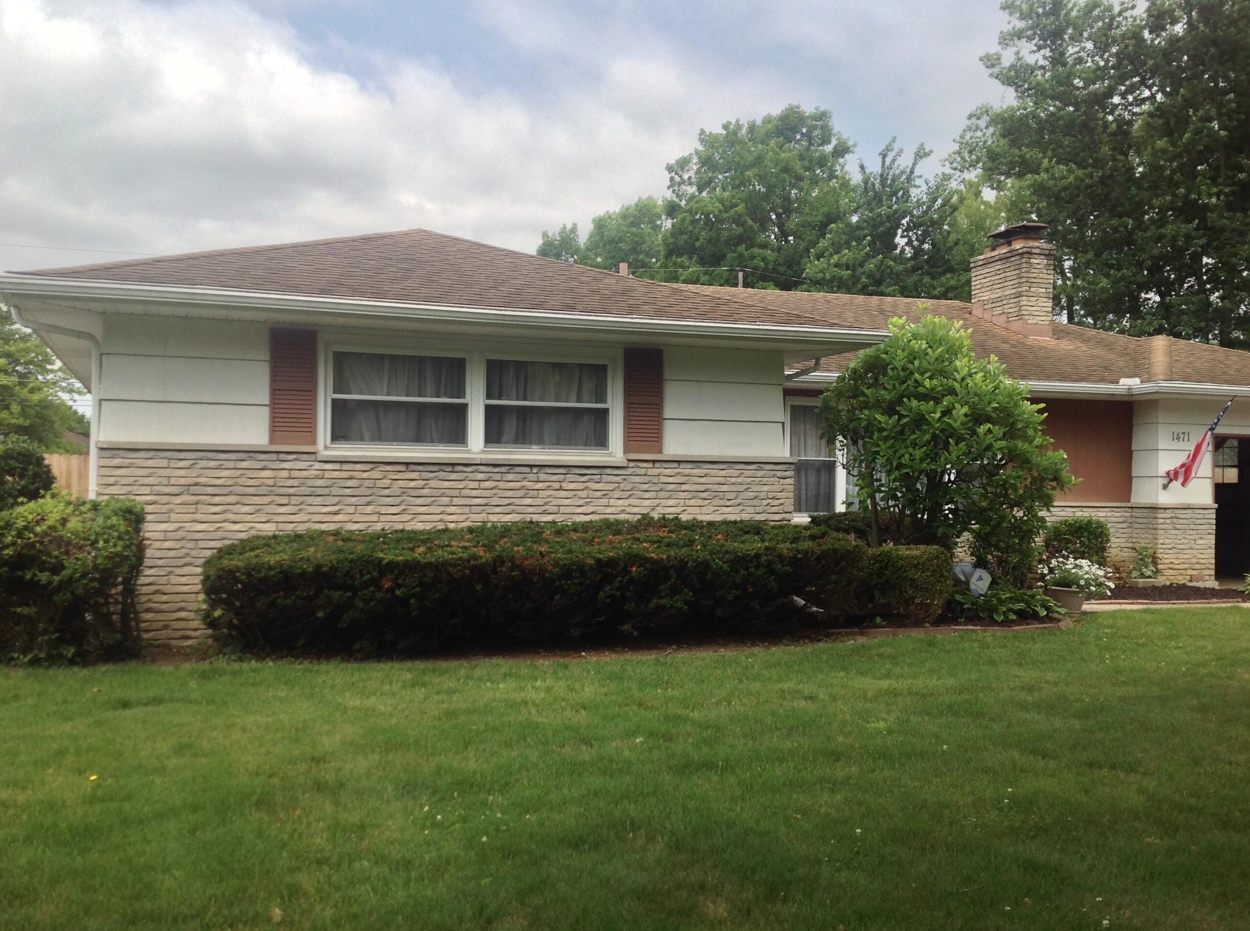1471 Millerdale Rd, Columbus, OH 43209-3146