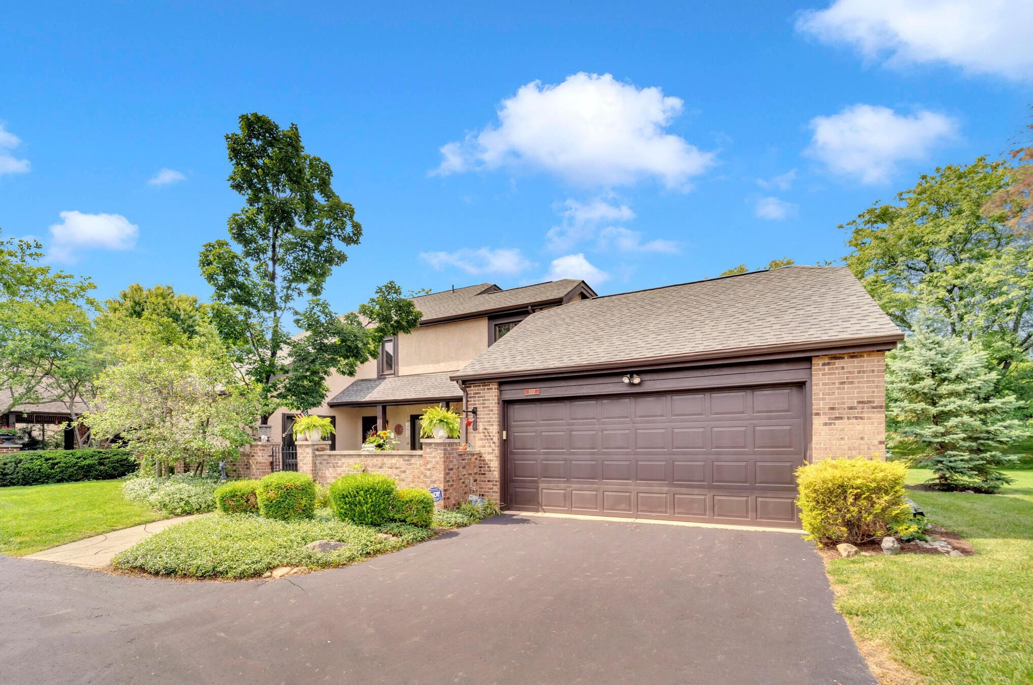 133 Flores Pl, Columbus, OH 43213-1463