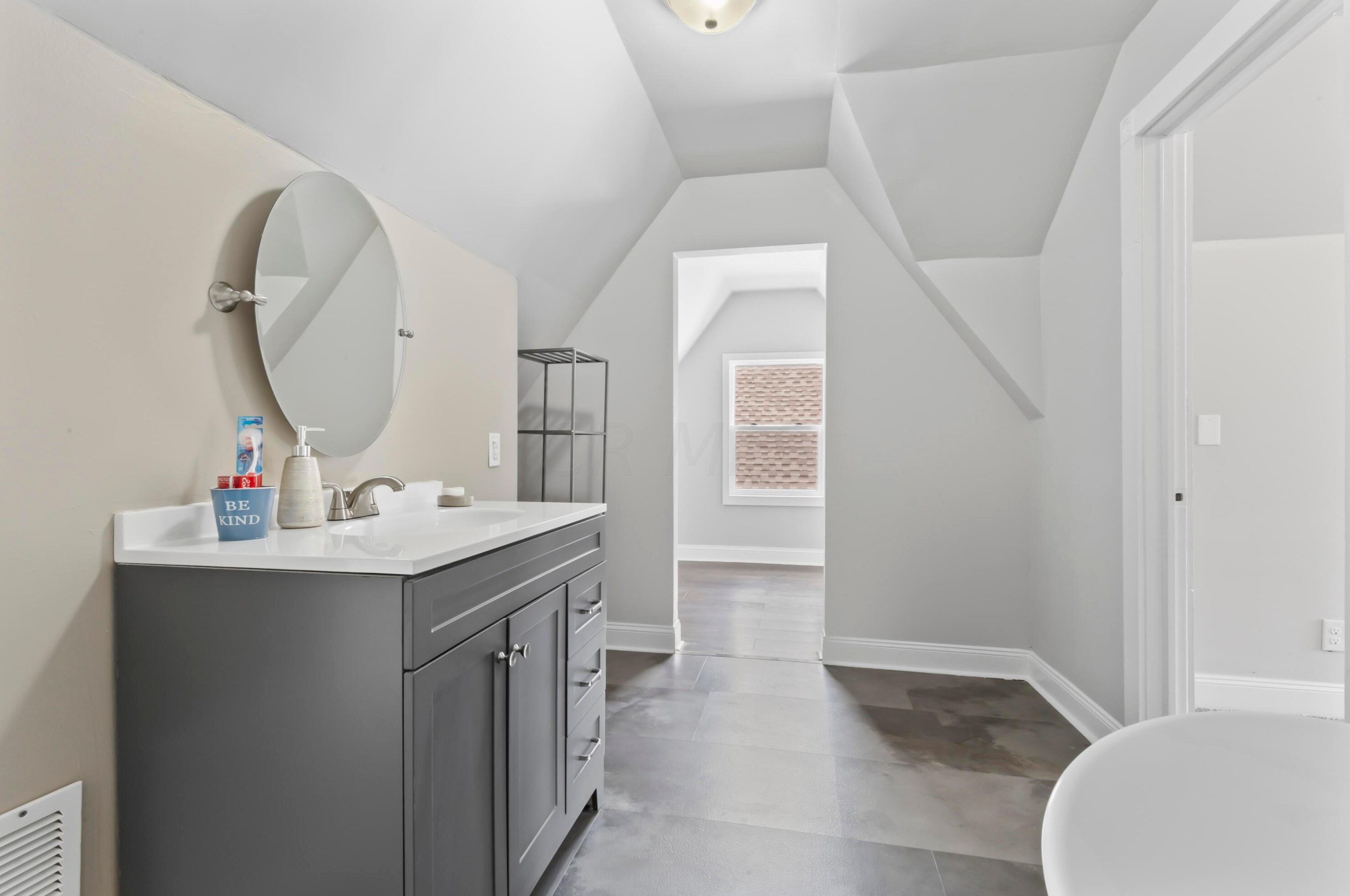 1468 Whittier St, Columbus OH 43206-1864 exterior