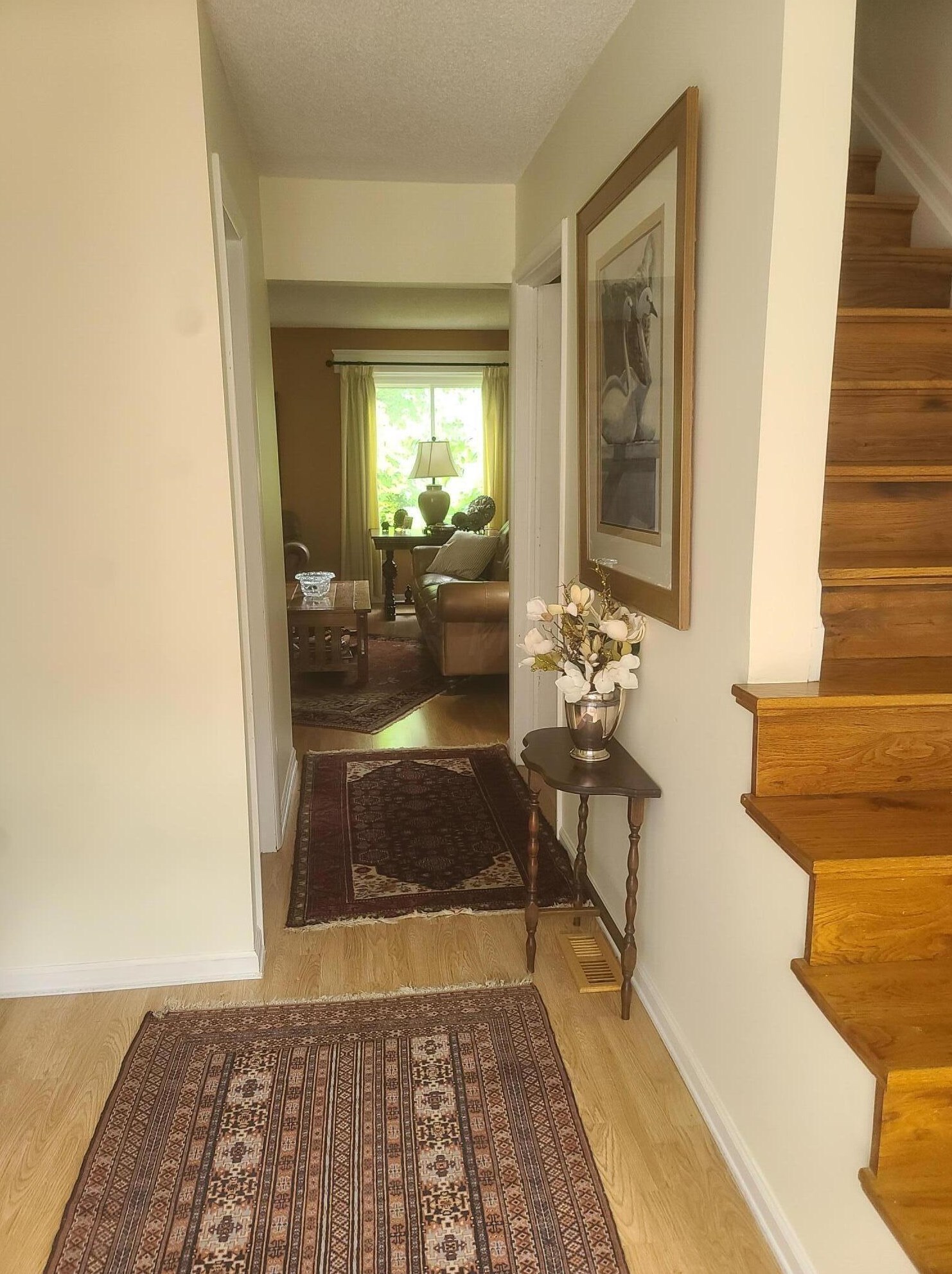 852 Tamara Dr, Columbus, OH 43230-3272