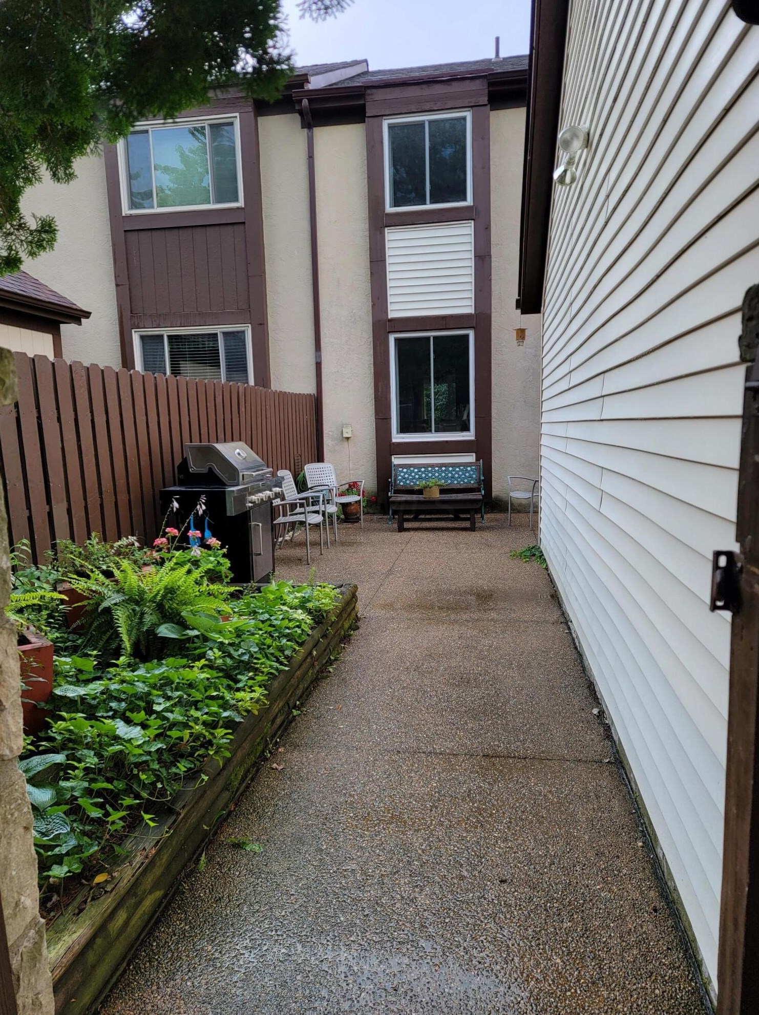 852 Tamara Dr, Columbus OH 43230-3273 exterior