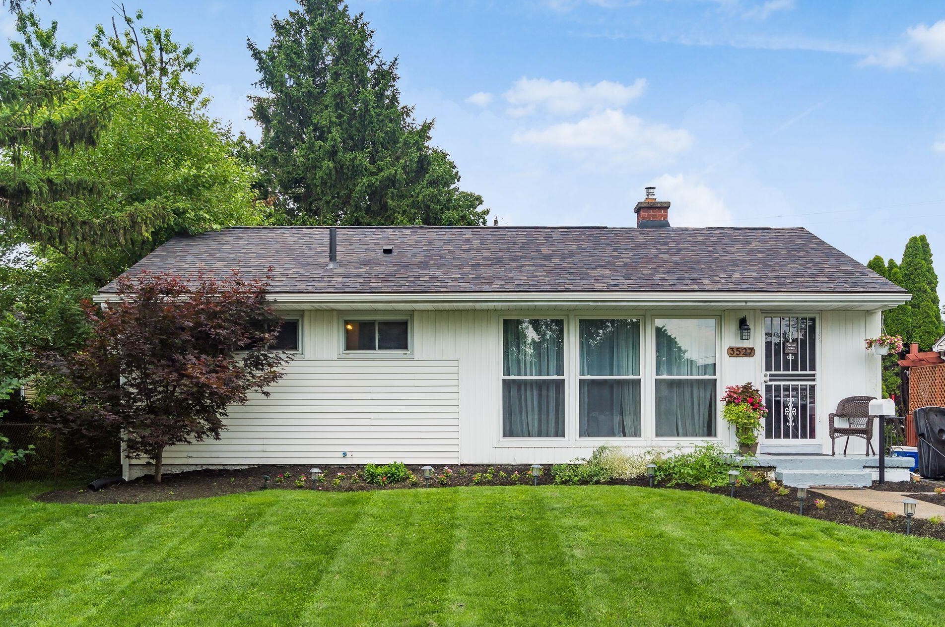 3527 Beulah Rd, Columbus, OH 43224-3217