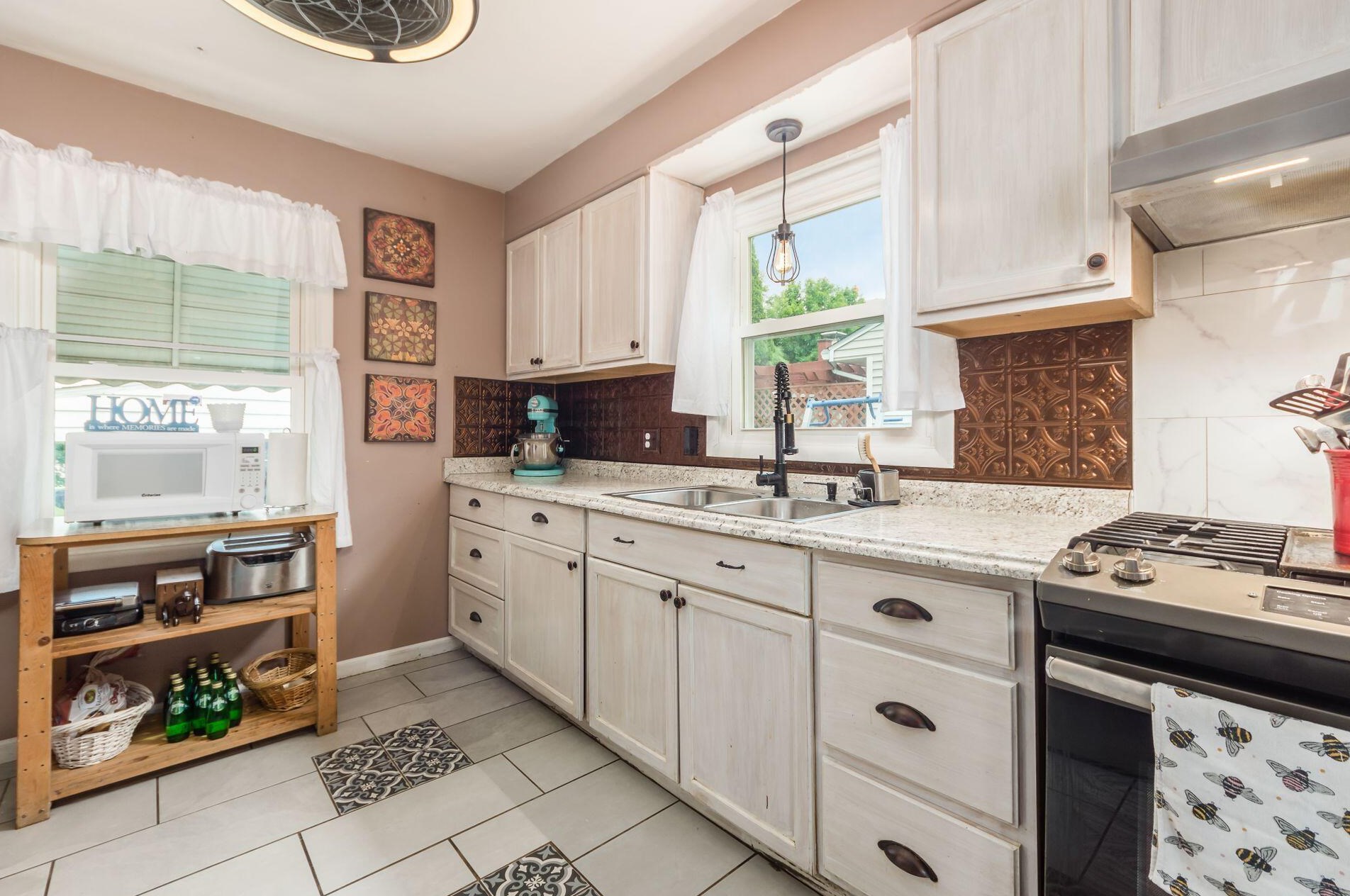 3527 Beulah Rd, Columbus OH 43224-3217 exterior