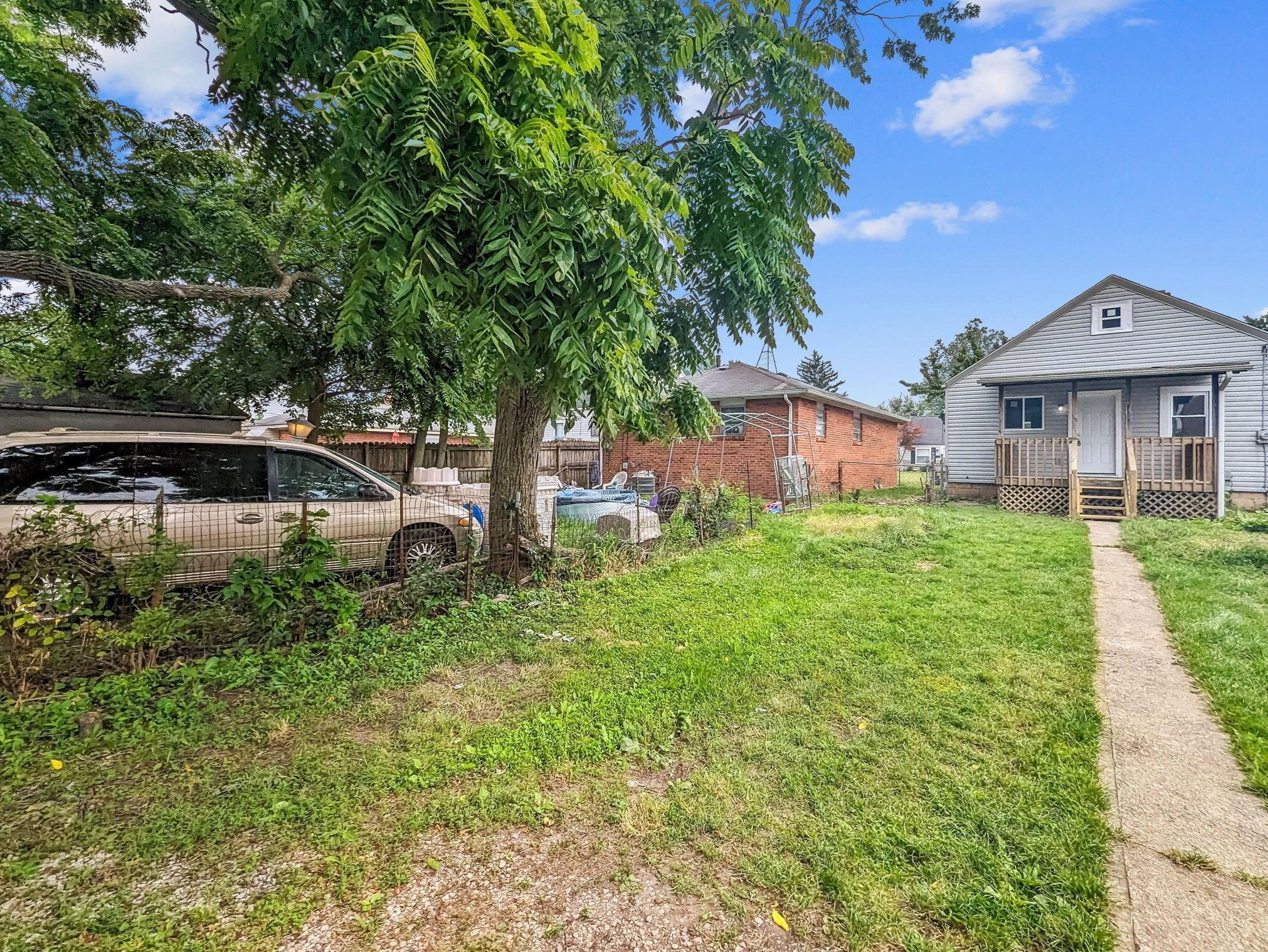 2678 Eakin Rd, Columbus OH 43204-2819 exterior