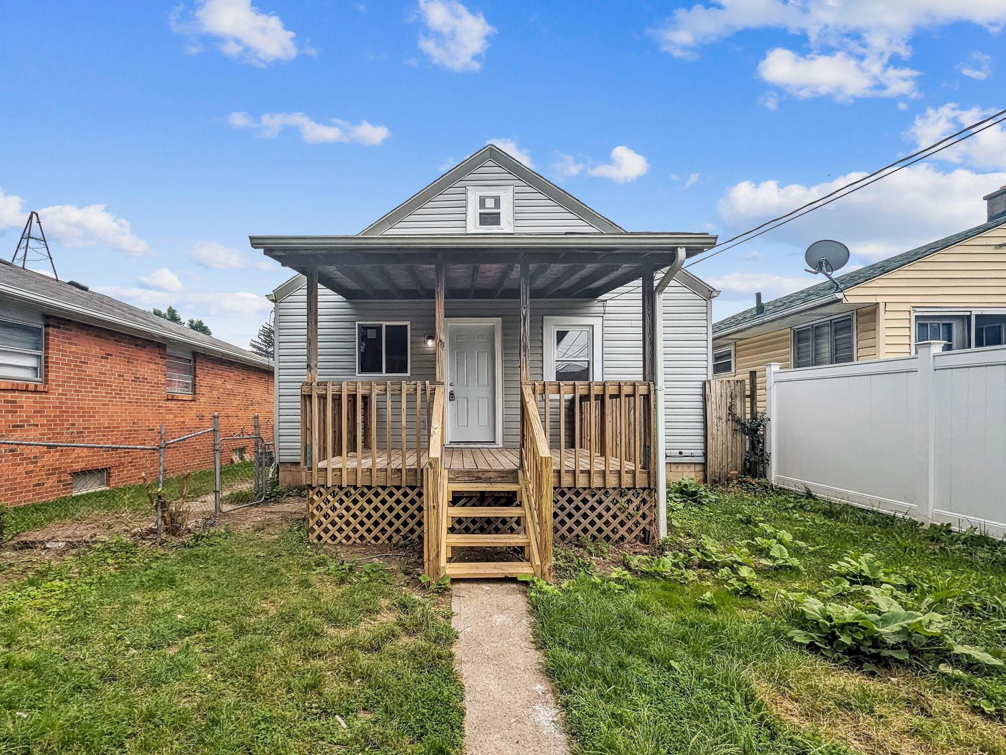 2678 Eakin Rd, Columbus OH 43204-2819 exterior