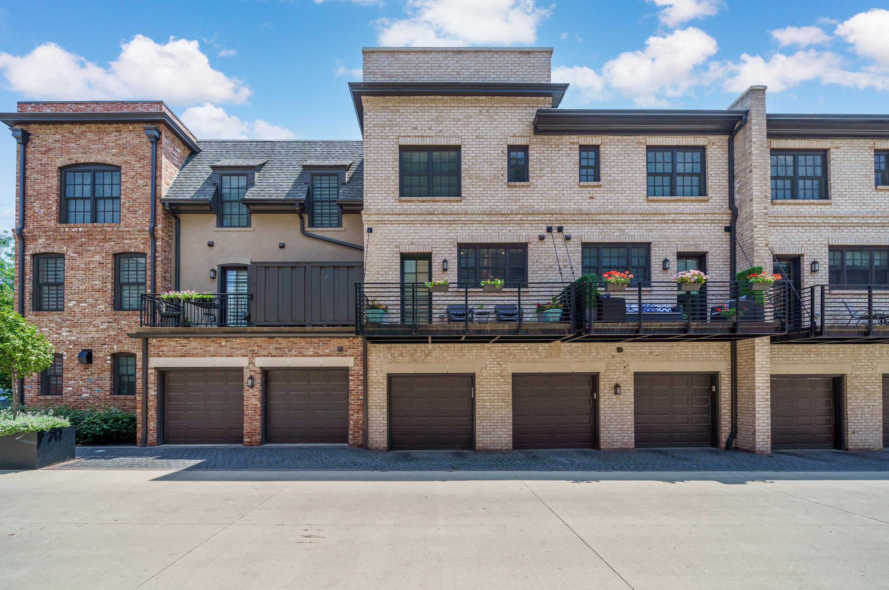 105 6th St, Columbus OH 43215-3216 exterior