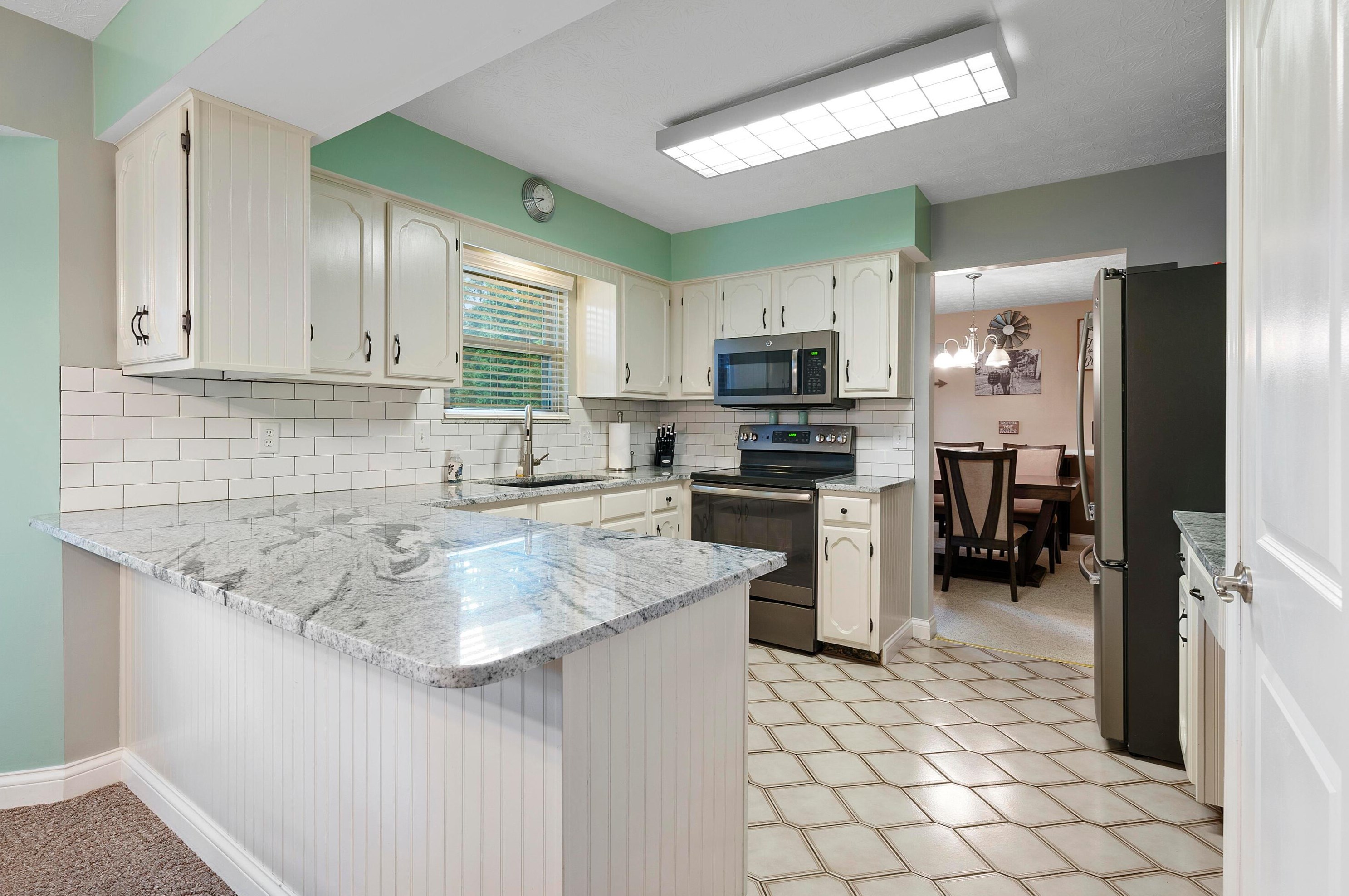 5020 Etna Rd, Columbus OH 43213-1948 exterior