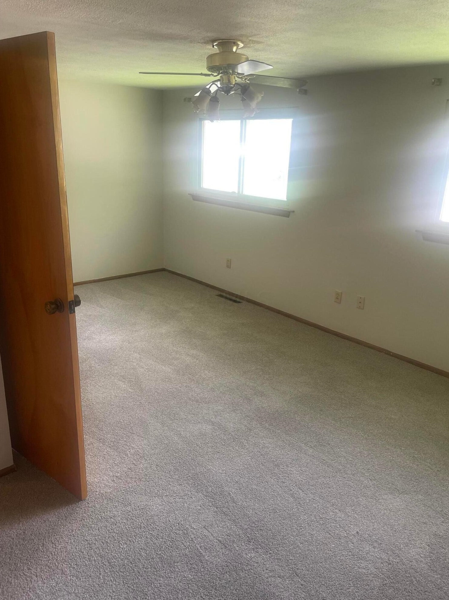 4977 Majestic Dr, Columbus, OH 43232-4125