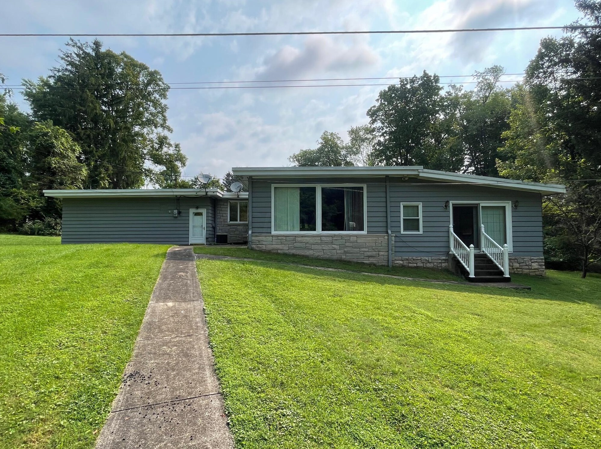 2935 Coldspring Rd, Zanesville, OH 43701