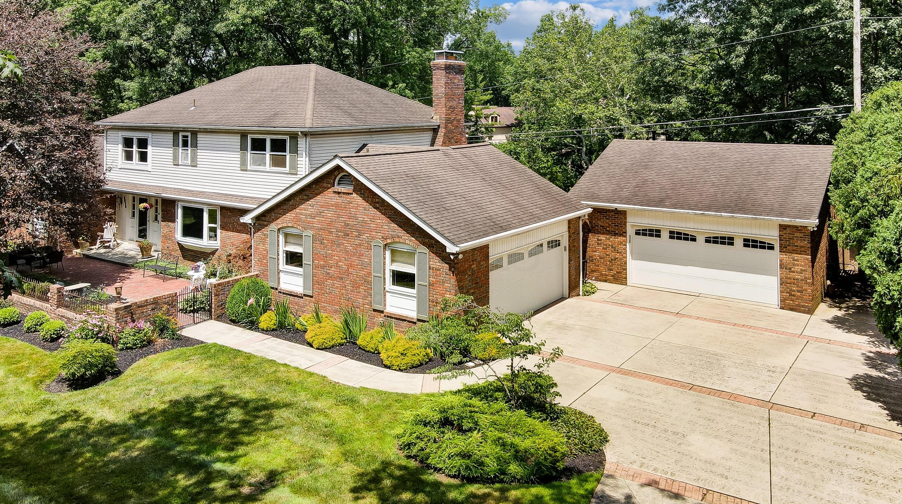 6214 Cherry Hill Dr, Columbus, OH 43213-3319