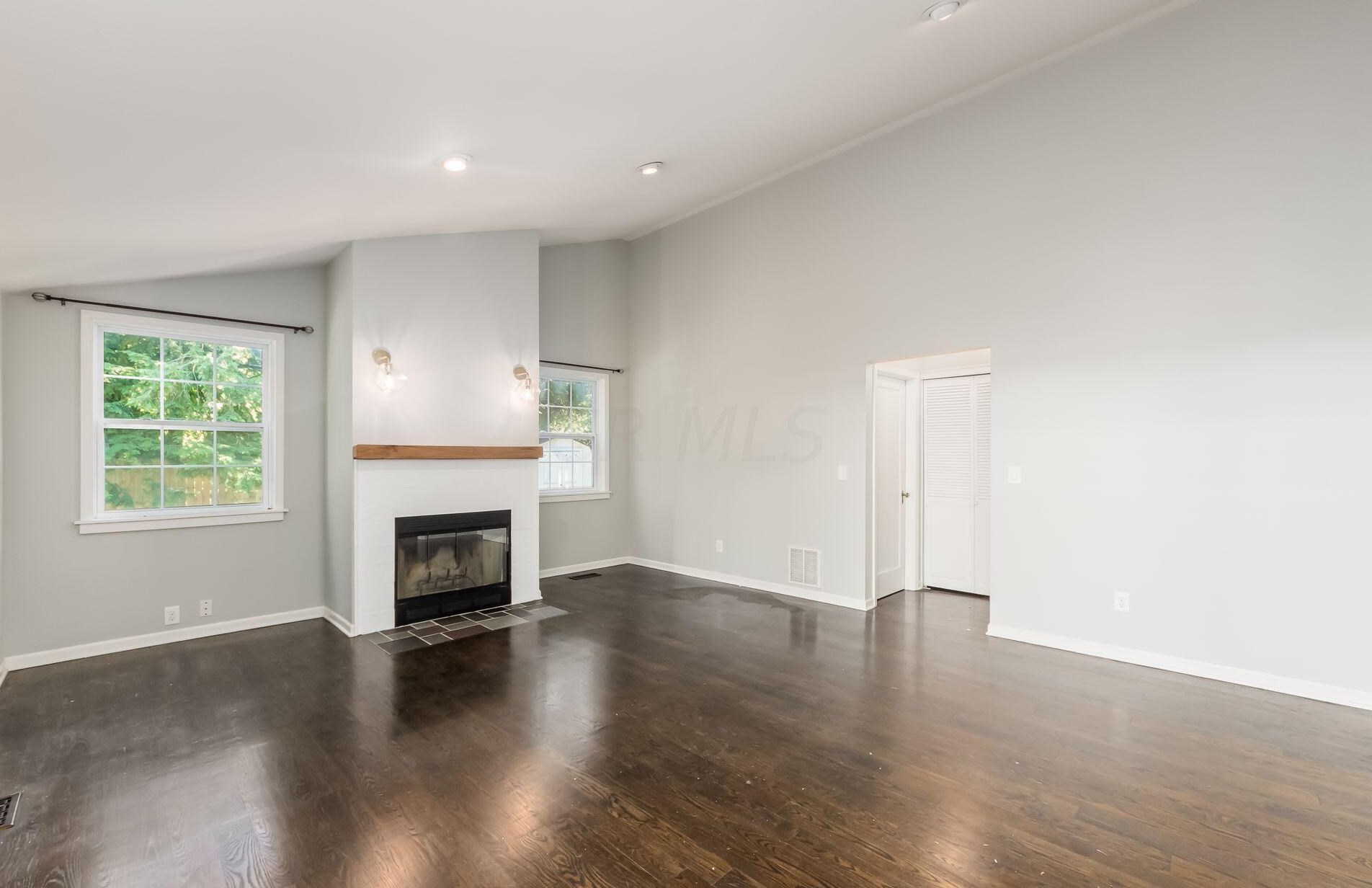 436 Selby Blvd, Columbus OH  43085-3722 exterior