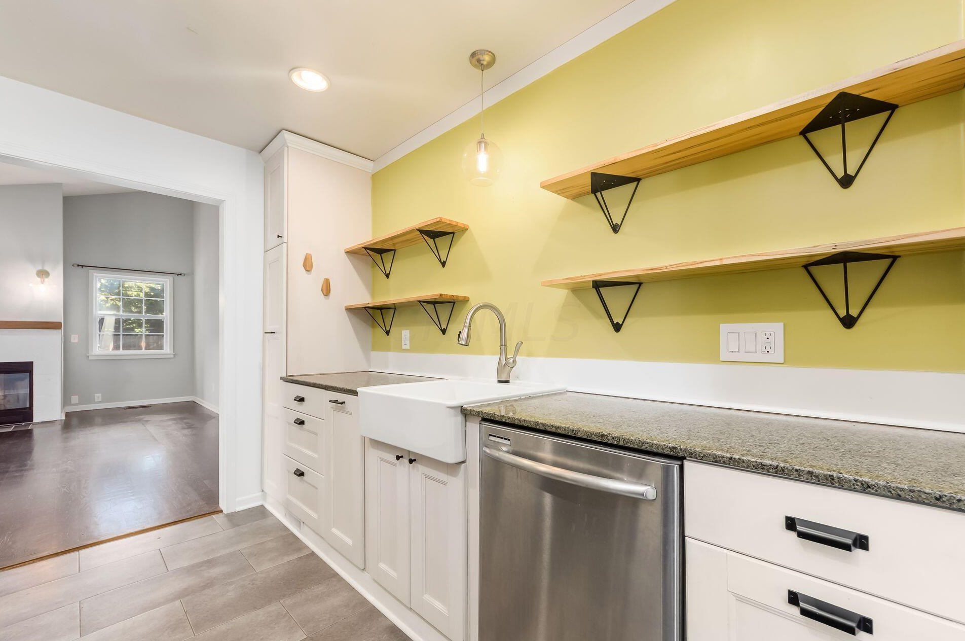 436 Selby Blvd, Columbus OH  43085-3722 exterior