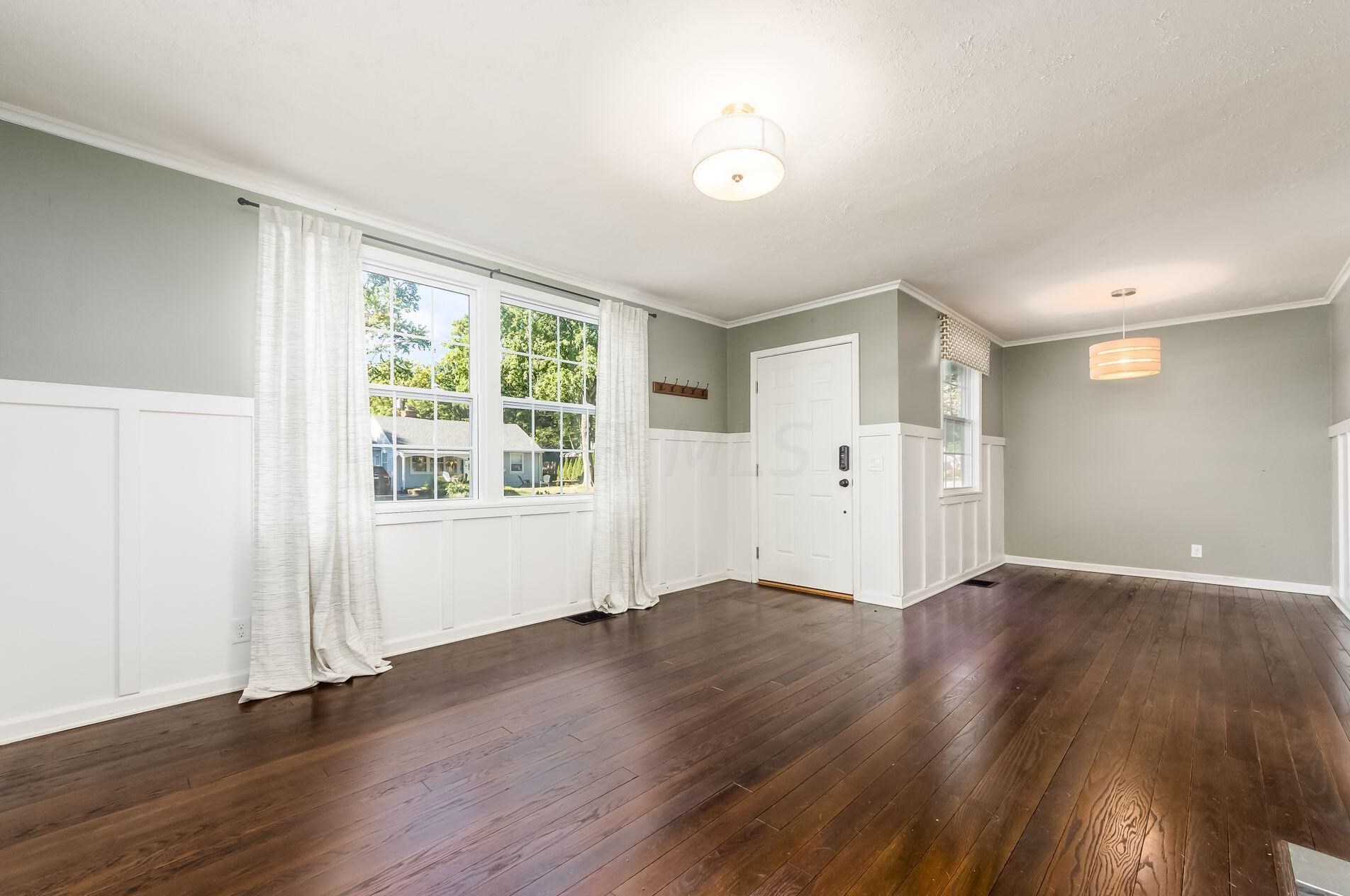 436 Selby Blvd, Columbus OH  43085-3722 exterior