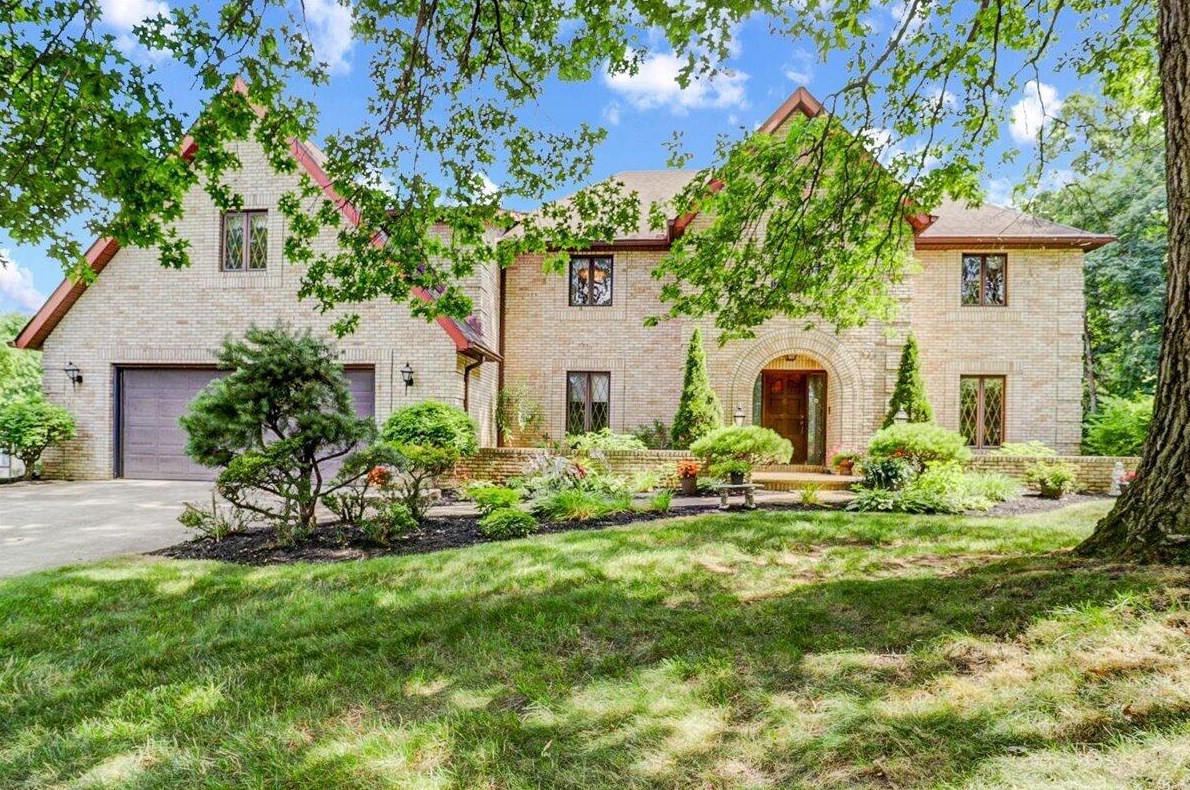 546 Southwind Dr, Columbus, OH 43230-3163