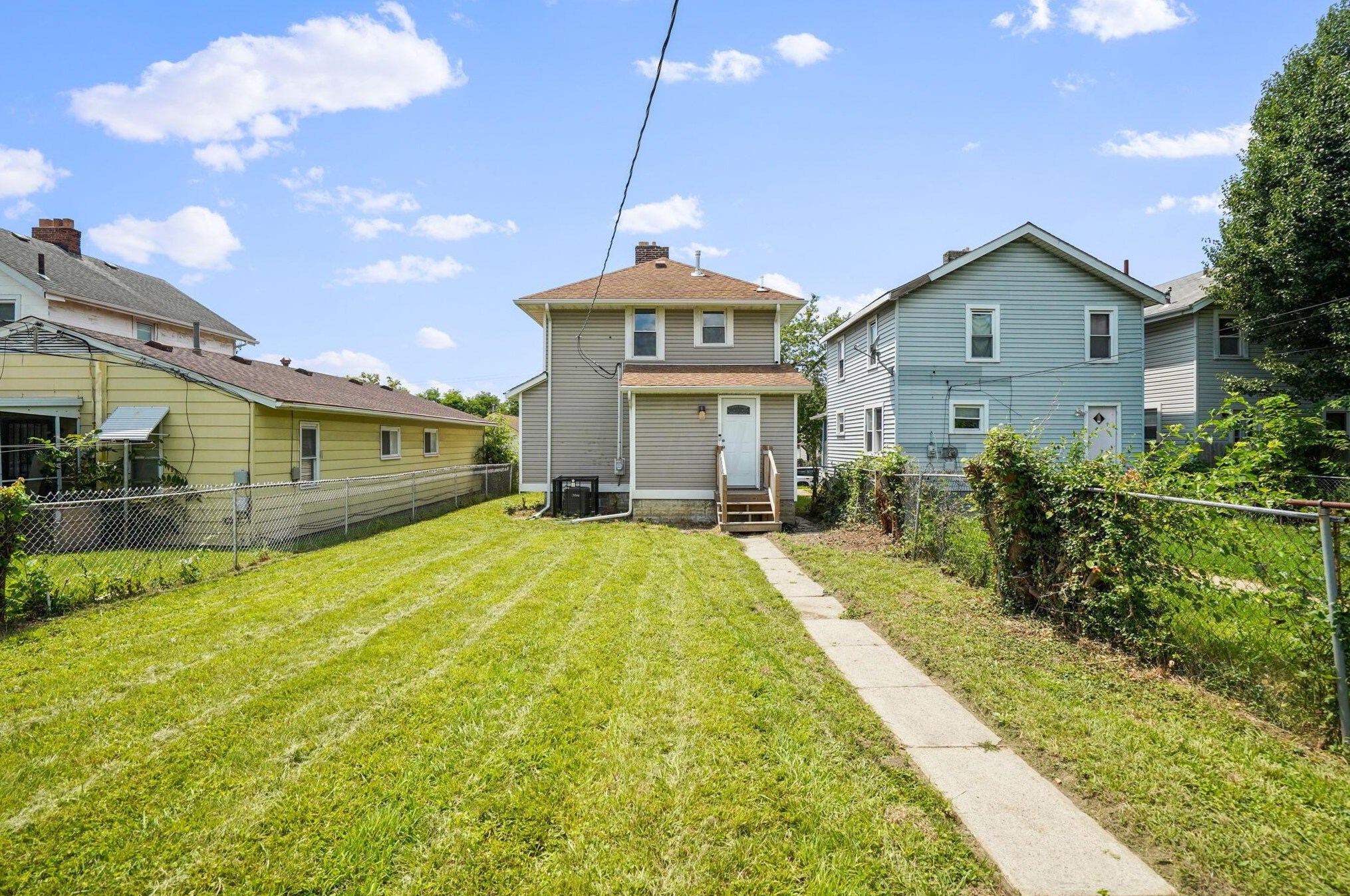 1176 Sidney St, Columbus OH  43201-2954 exterior