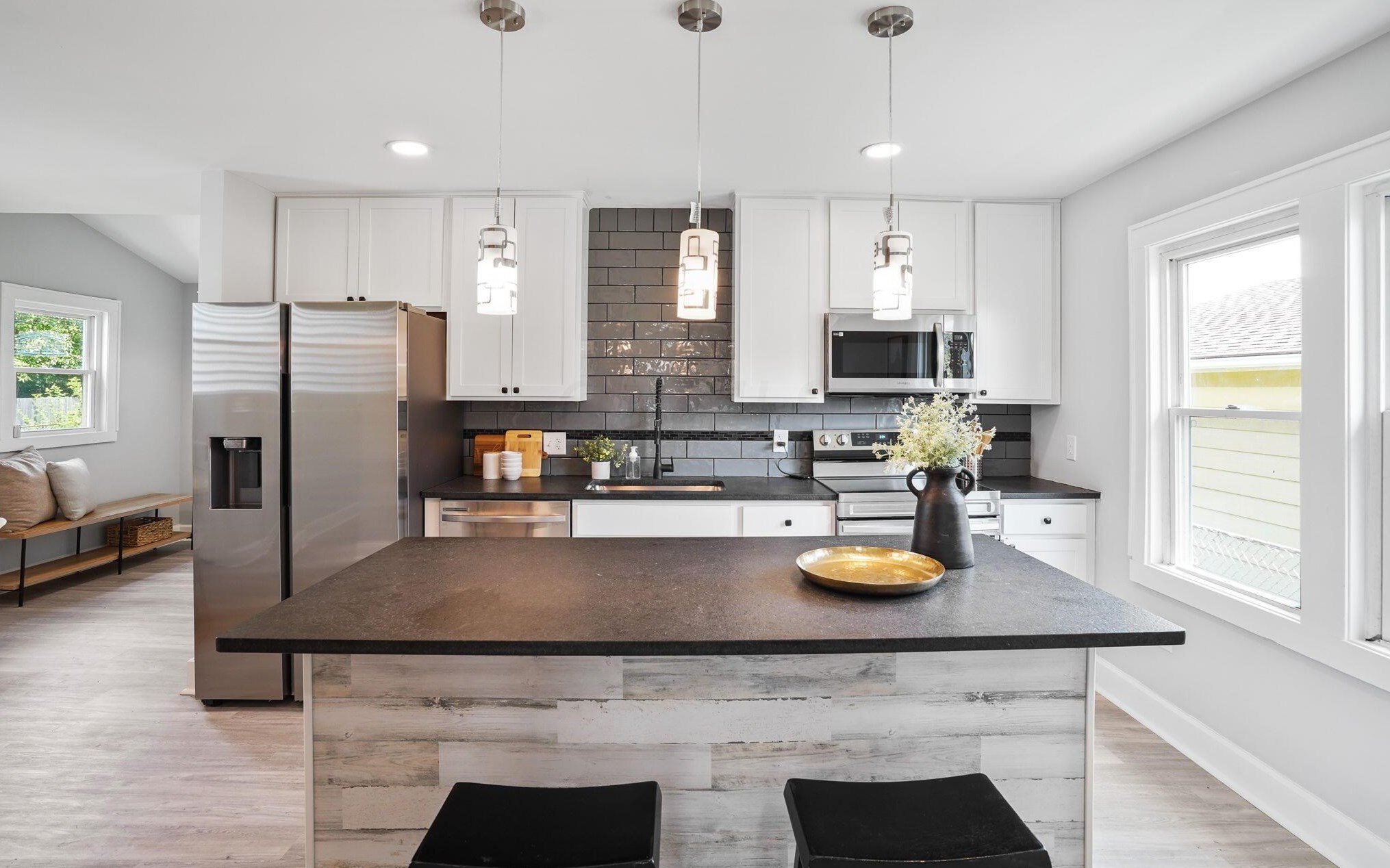 1176 Sidney St, Columbus OH  43201-2954 exterior