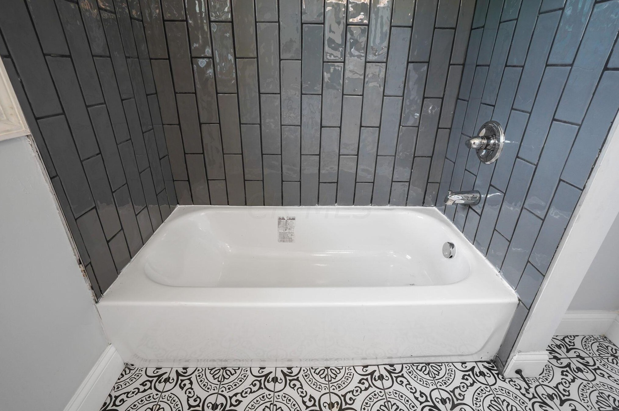 1176 Sidney St, Columbus OH  43201-2954 exterior