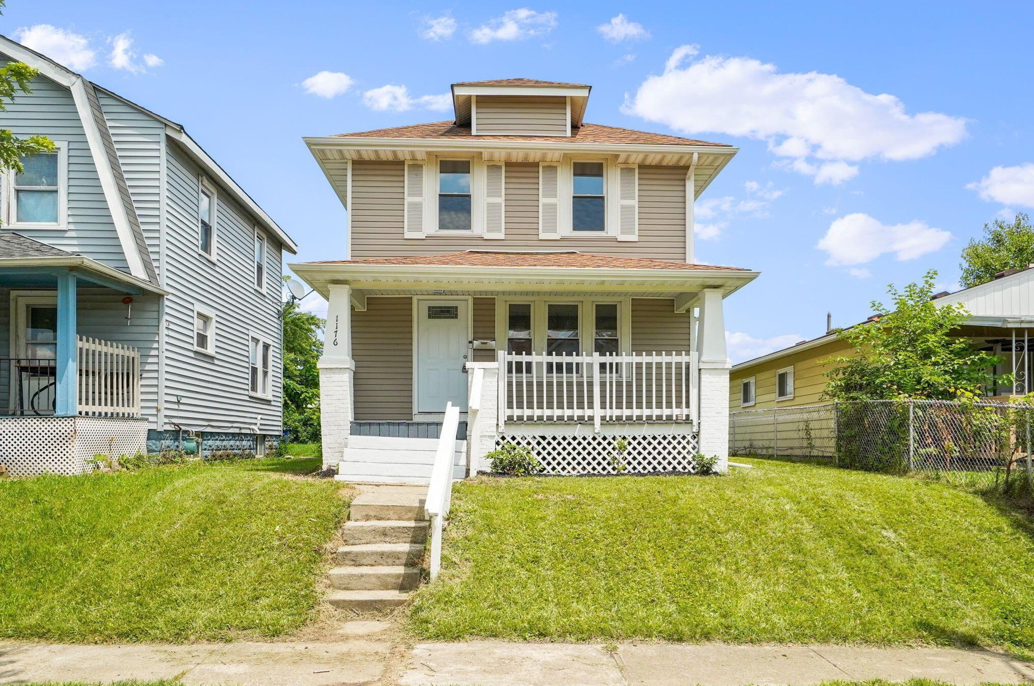 1176 Sidney St, Columbus OH  43201-2954 exterior