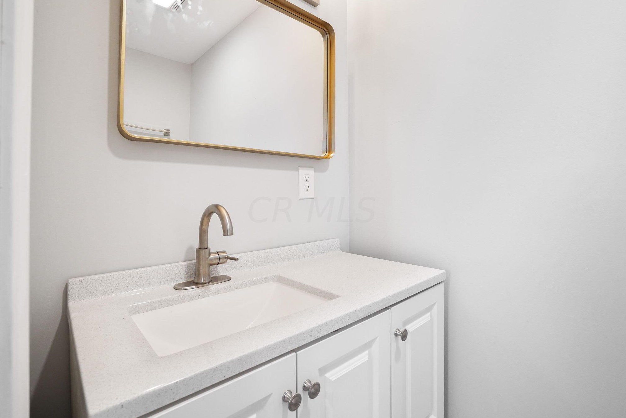 1176 Sidney St, Columbus OH  43201-2954 exterior