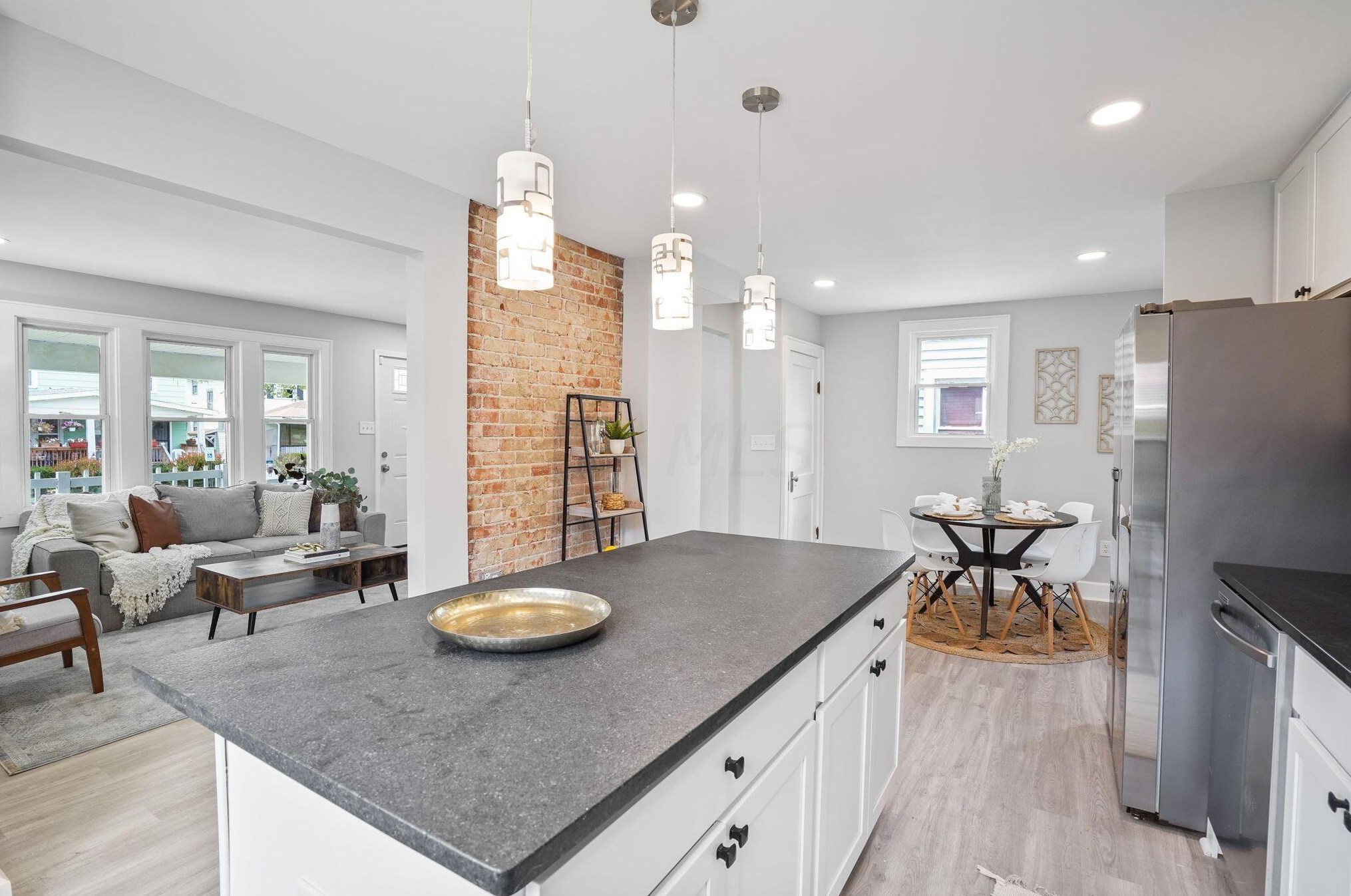 1176 Sidney St, Columbus OH  43201-2954 exterior