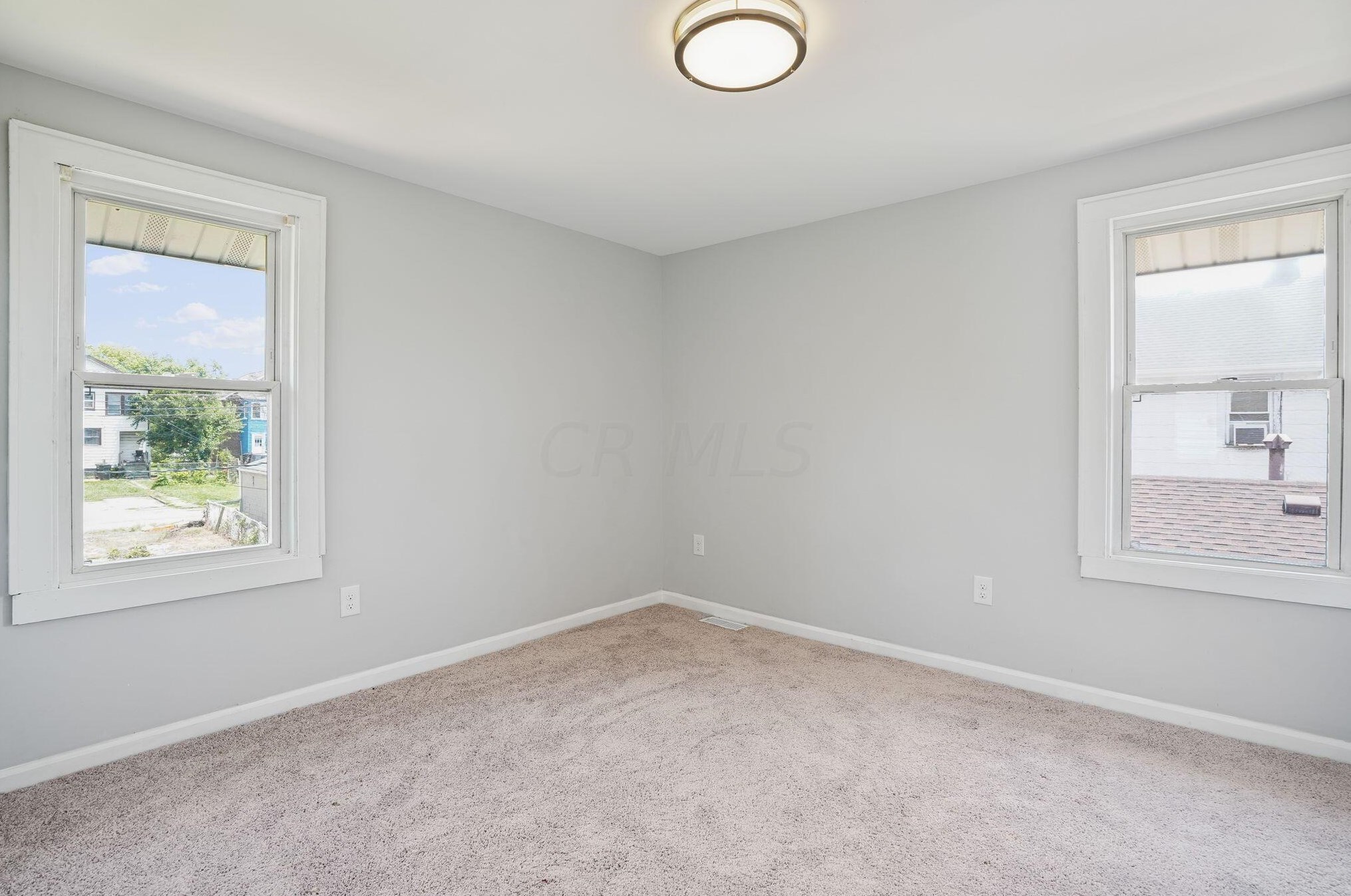 1176 Sidney St, Columbus OH  43201-2954 exterior