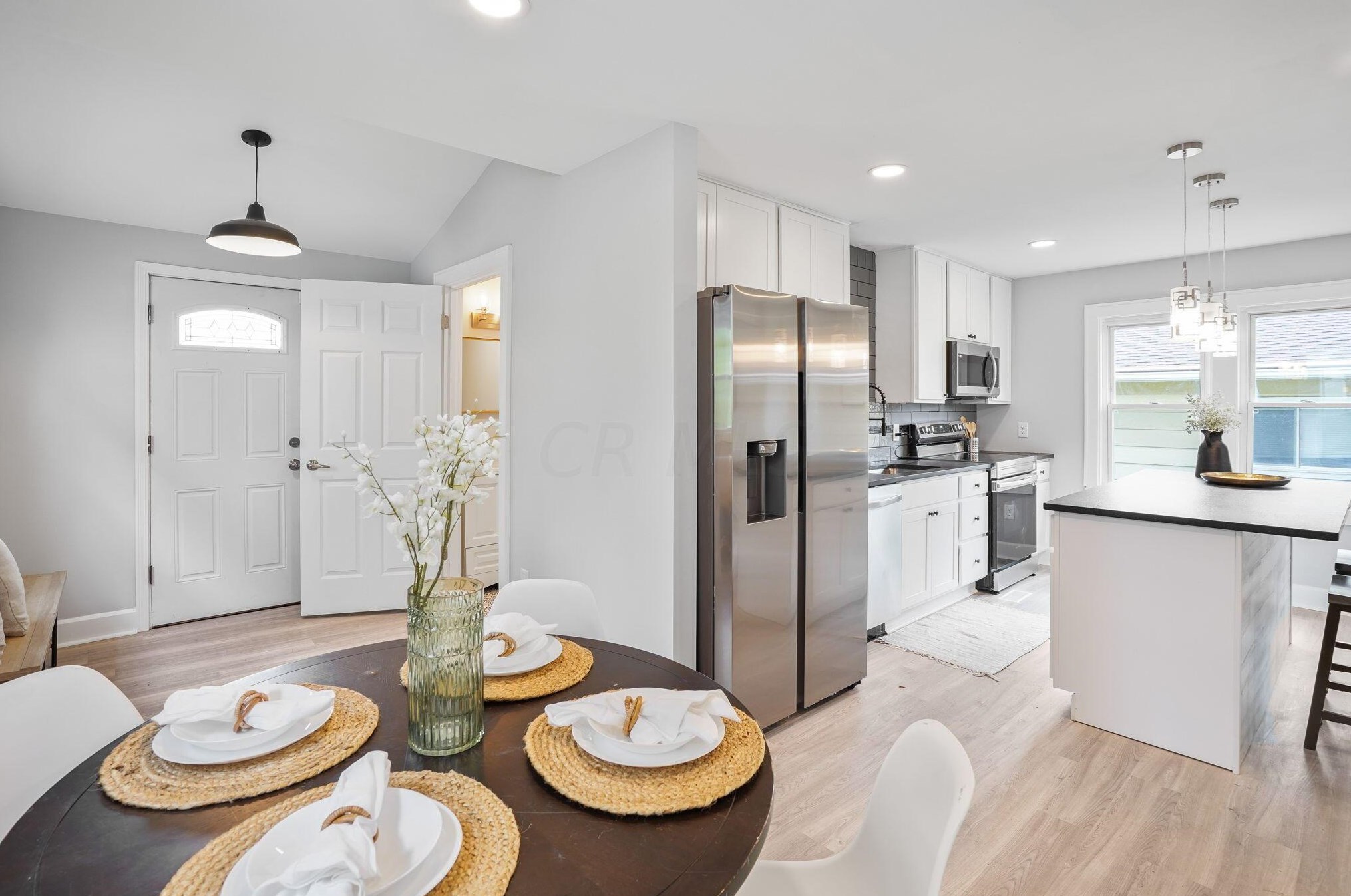 1176 Sidney St, Columbus OH  43201-2954 exterior