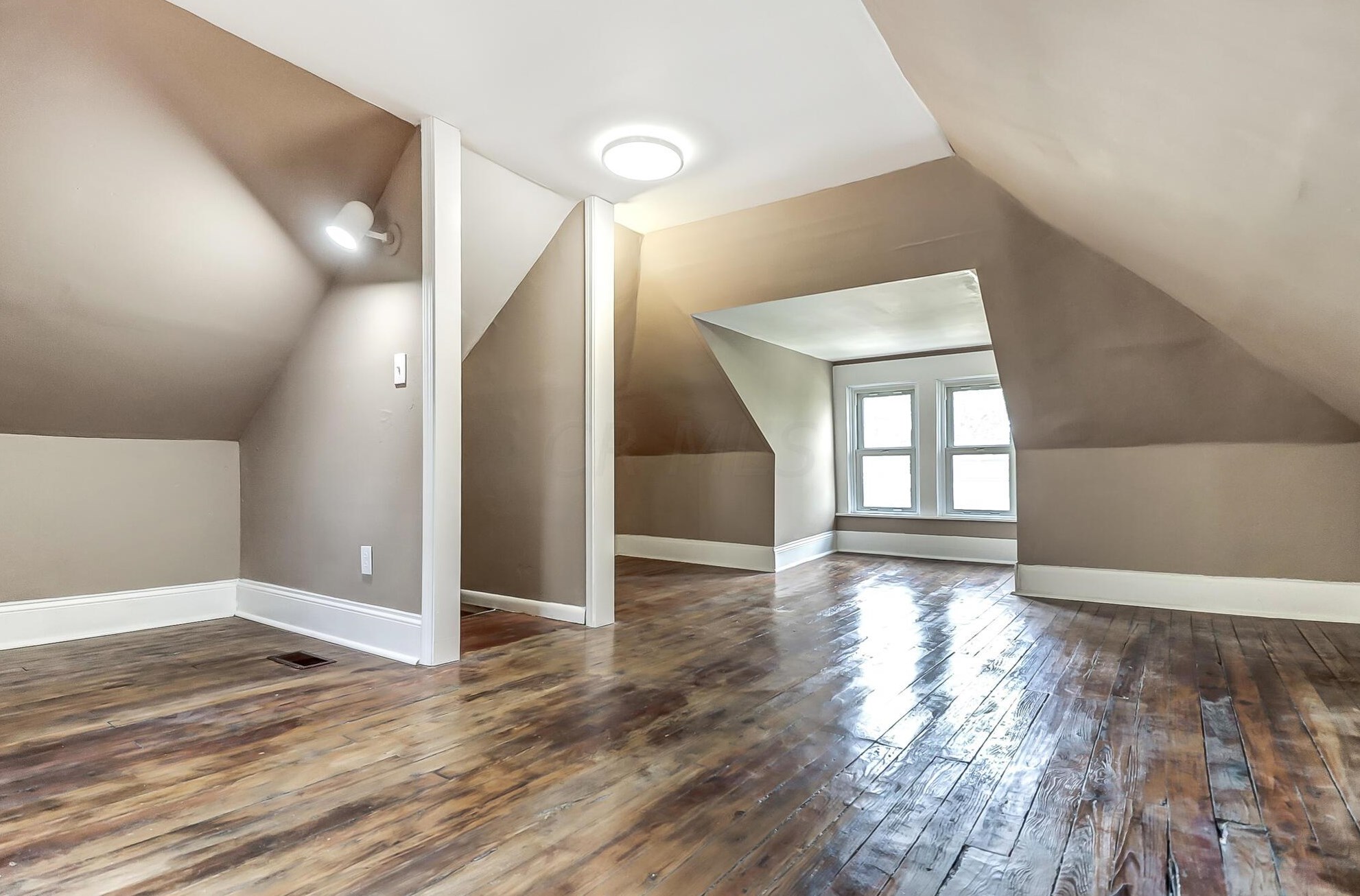 1470 Summit St, Columbus OH  43201-2106 exterior