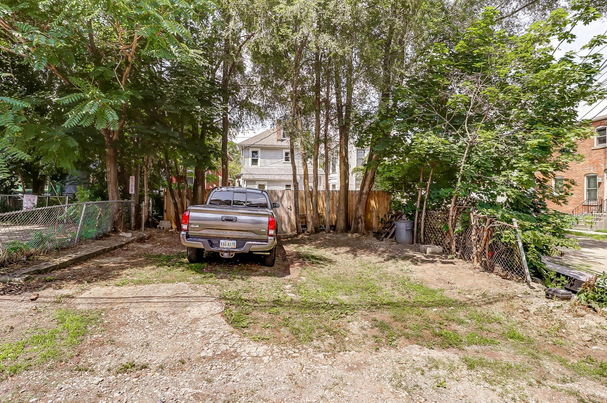 1470 Summit St, Columbus OH  43201-2106 exterior