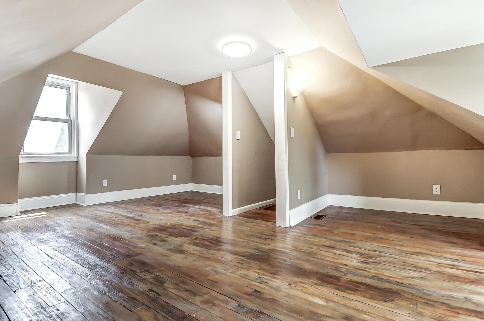 1470 Summit St, Columbus OH  43201-2106 exterior